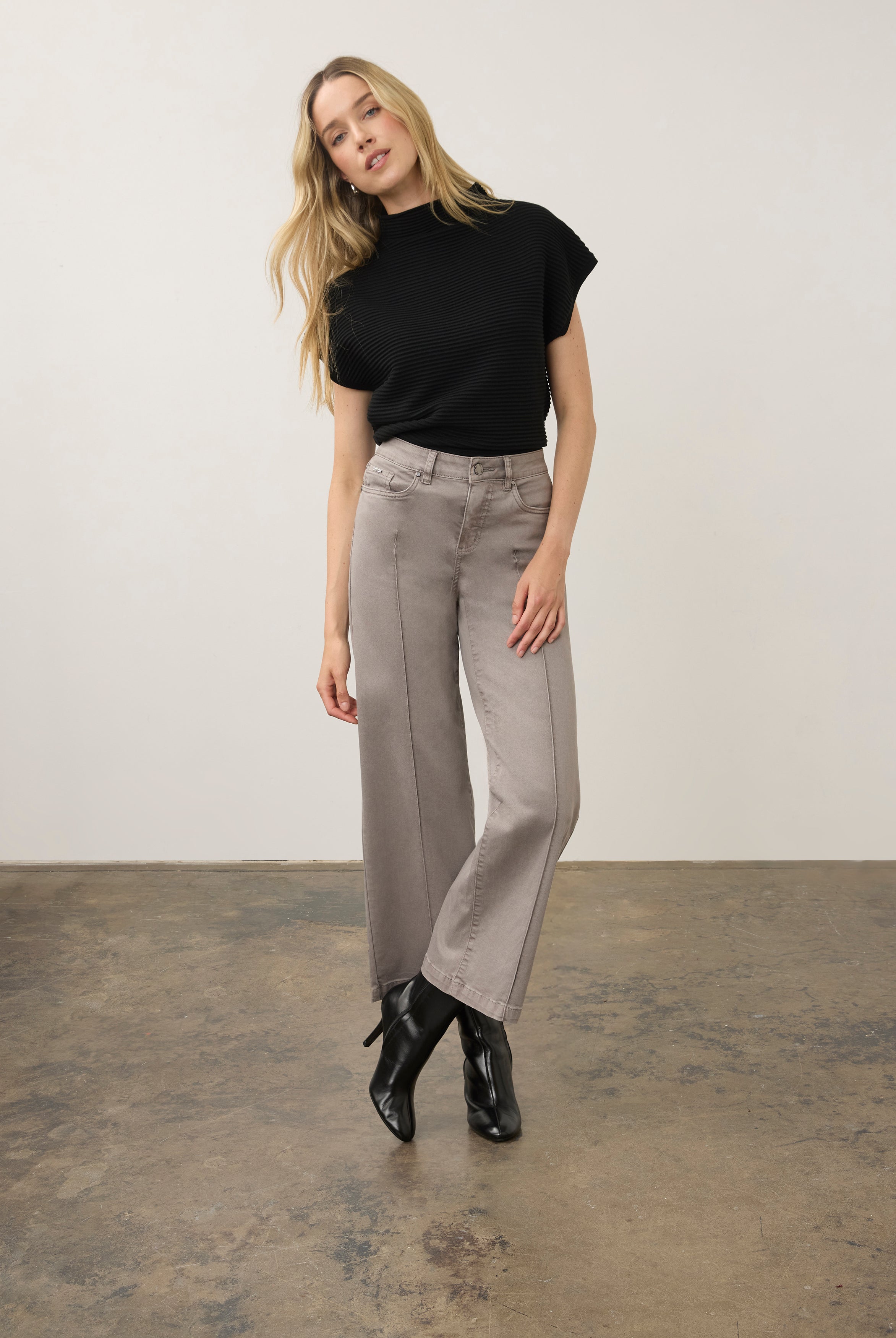 Full view of grey wide-leg denim styled with black top by French Dressing Jeans (FDJ) par French Dressing Jeans (FDJ)
