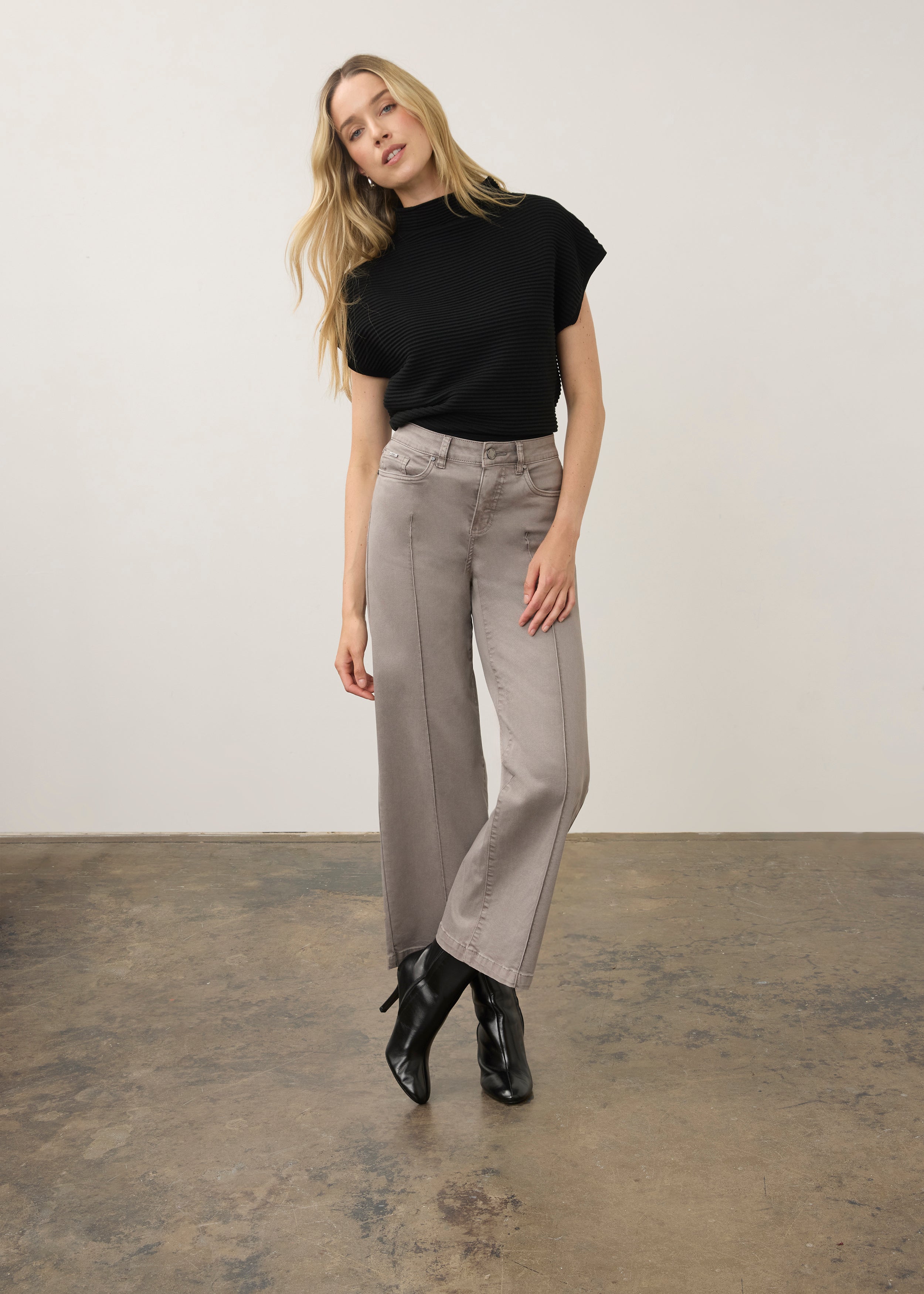 Full view of grey wide-leg denim styled with black top by French Dressing Jeans (FDJ) par French Dressing Jeans (FDJ)