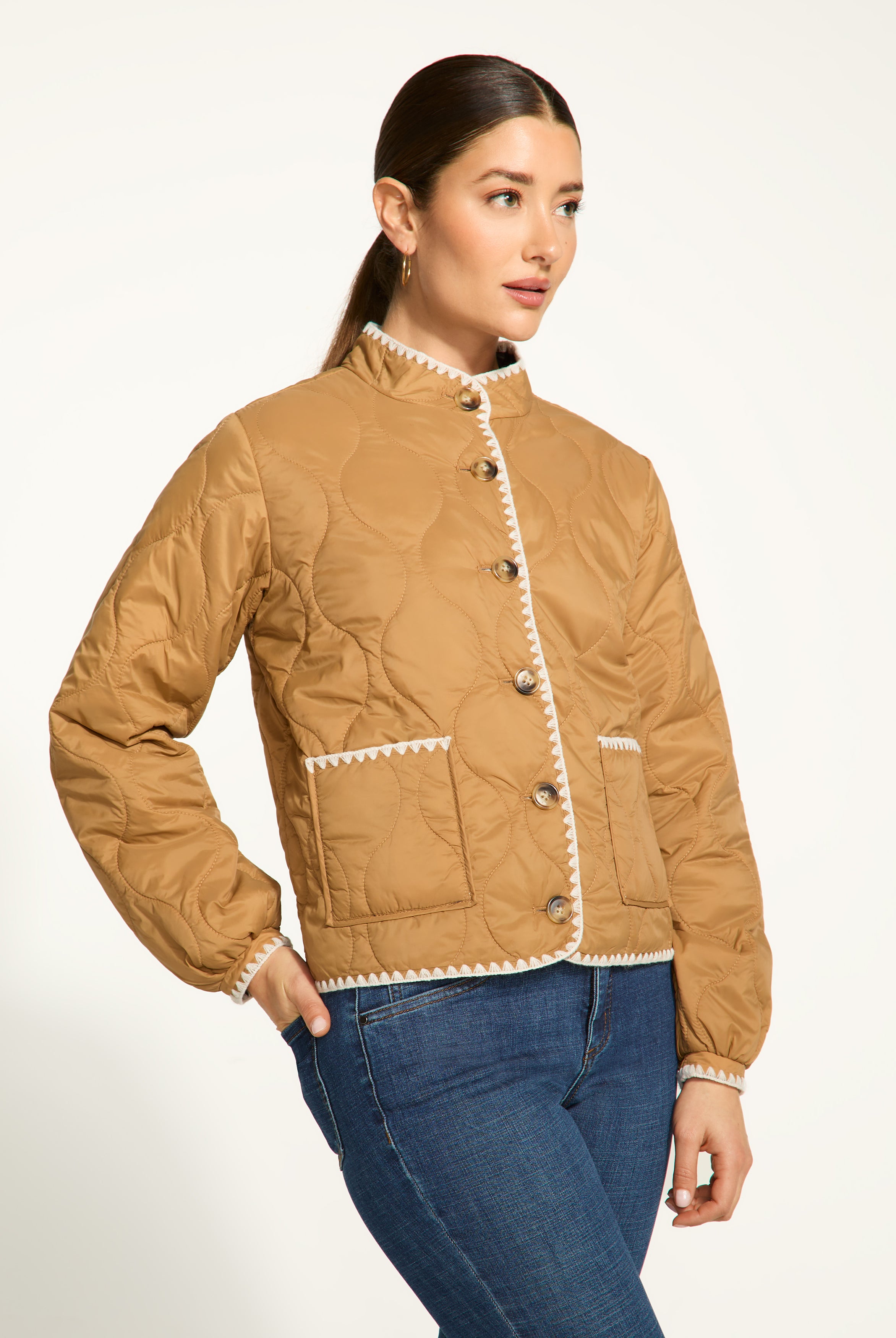 Reversible lightweight puffer