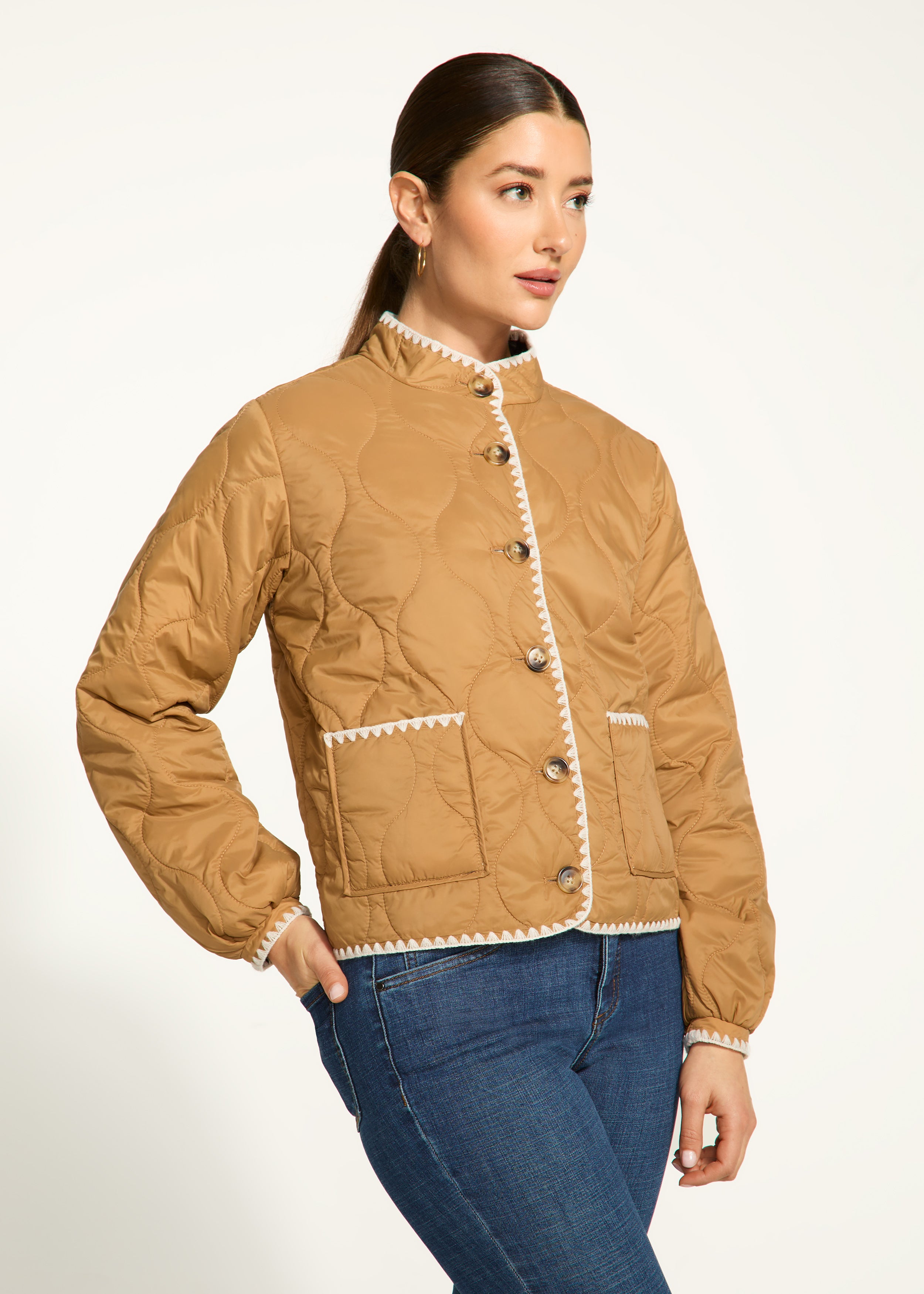 Reversible lightweight puffer