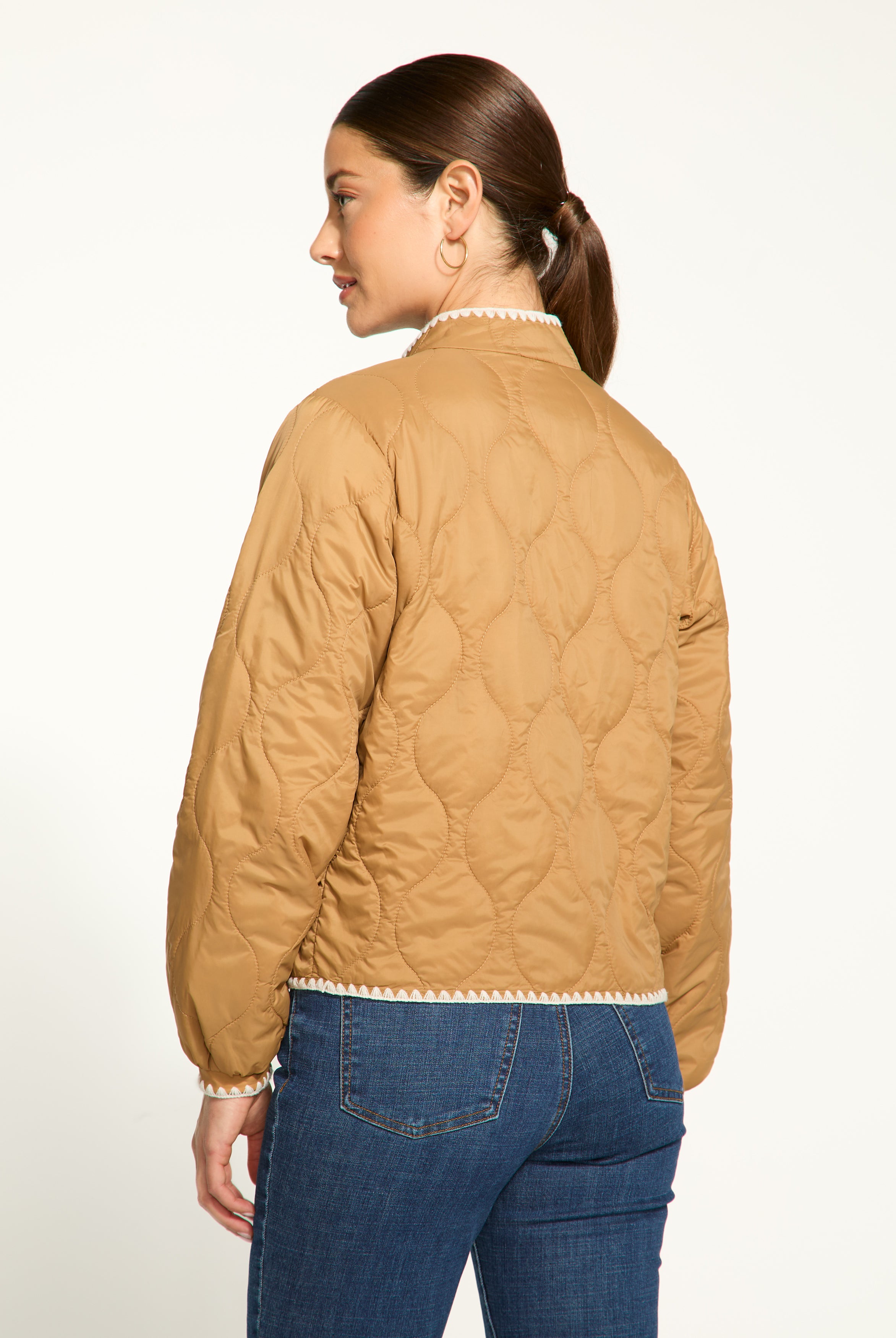 Reversible lightweight puffer