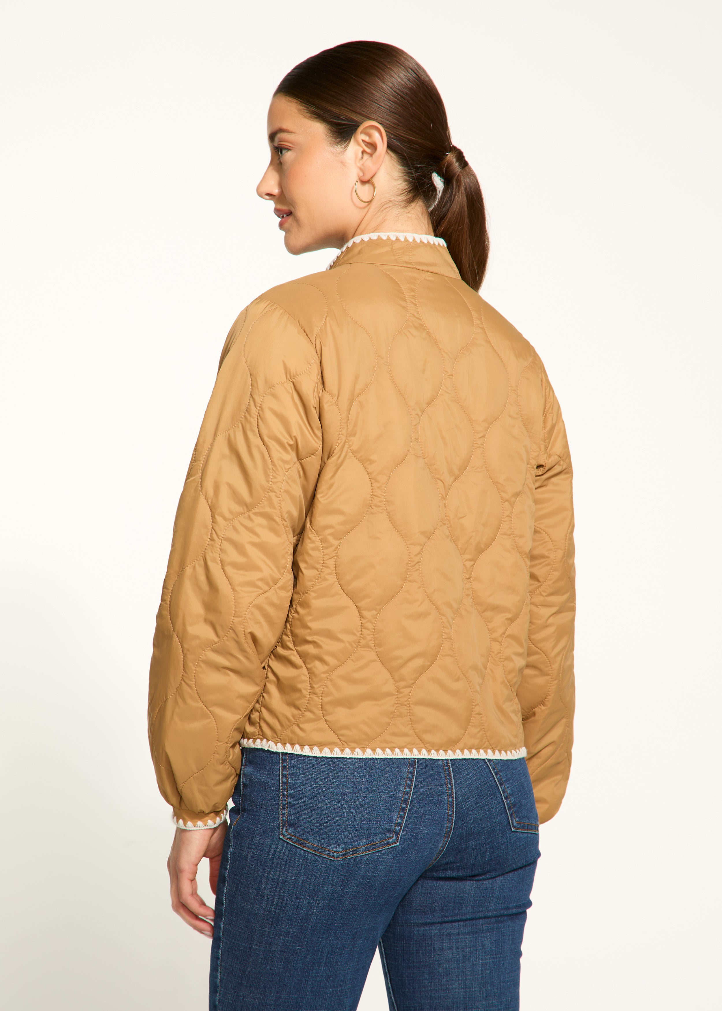 Reversible lightweight puffer