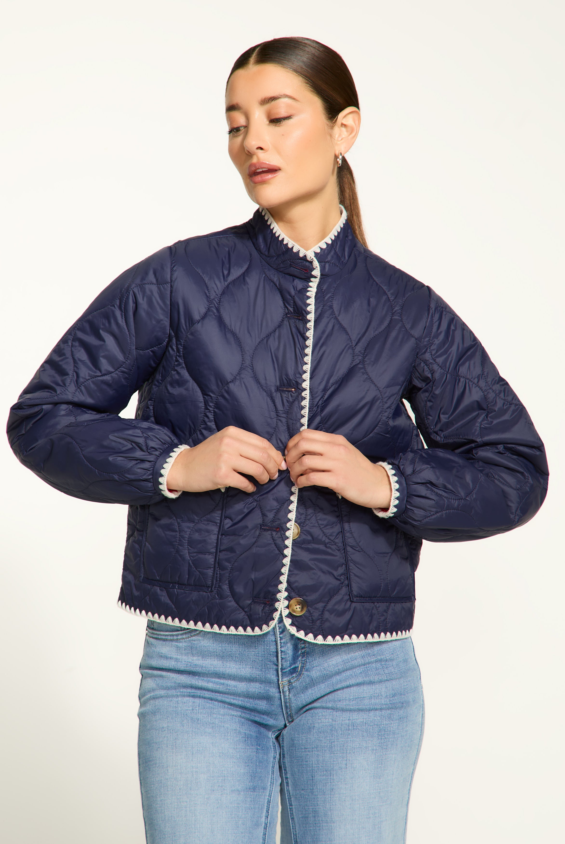 Reversible lightweight puffer