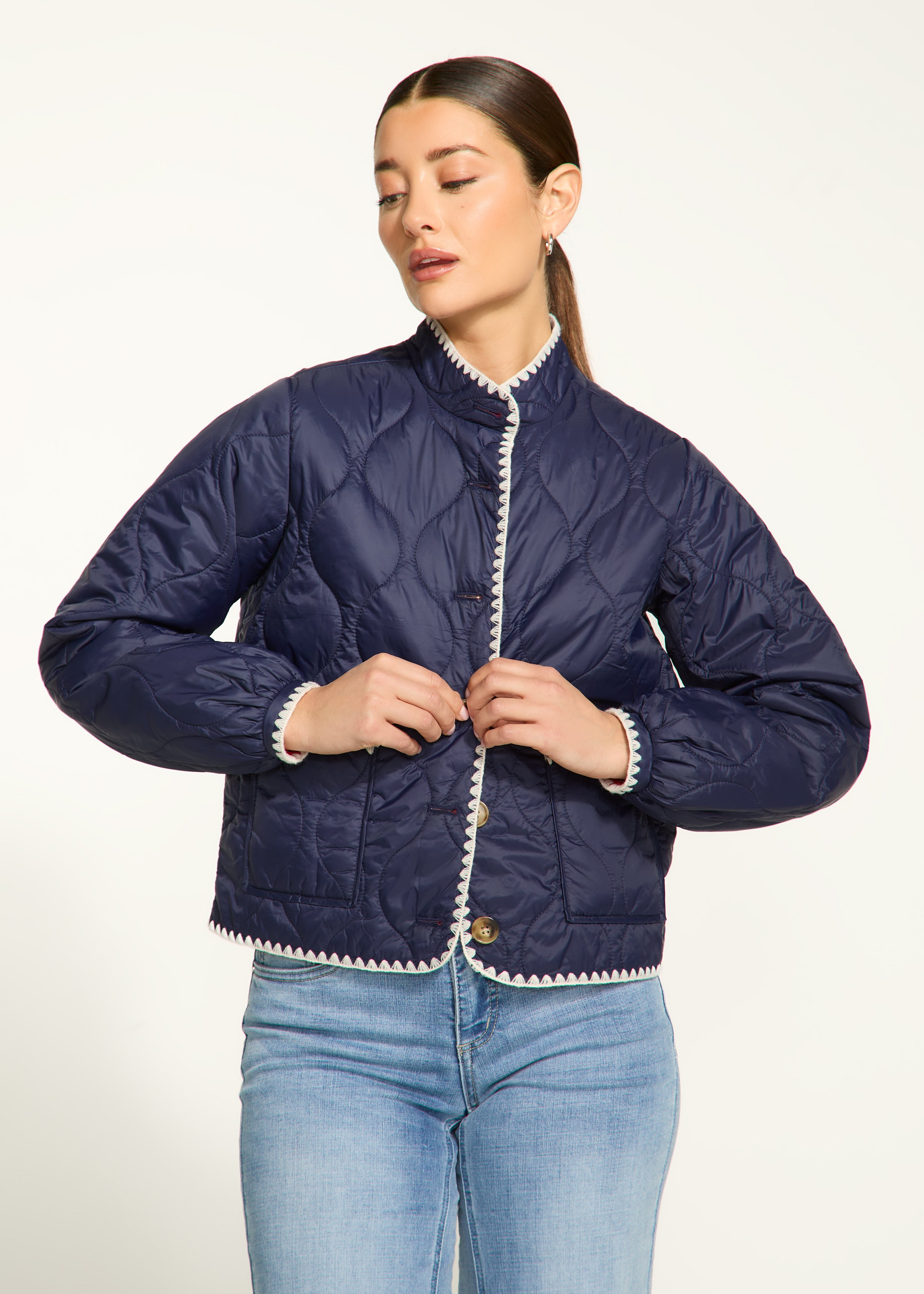 Reversible lightweight puffer