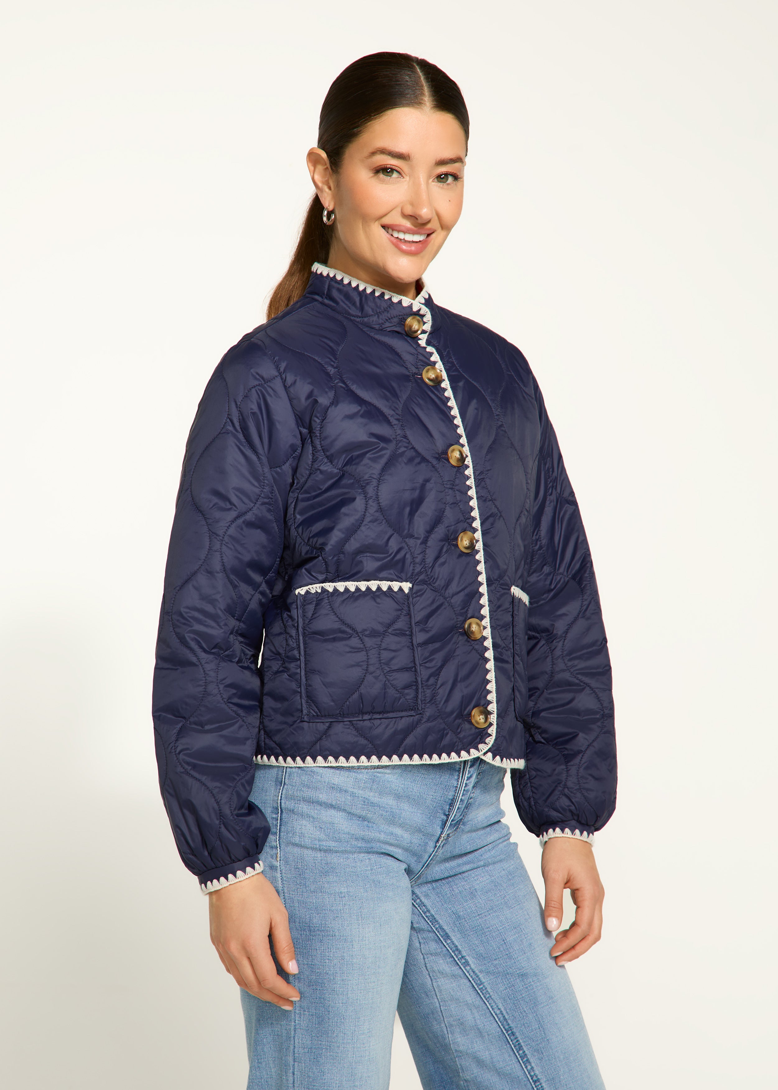 Reversible lightweight puffer