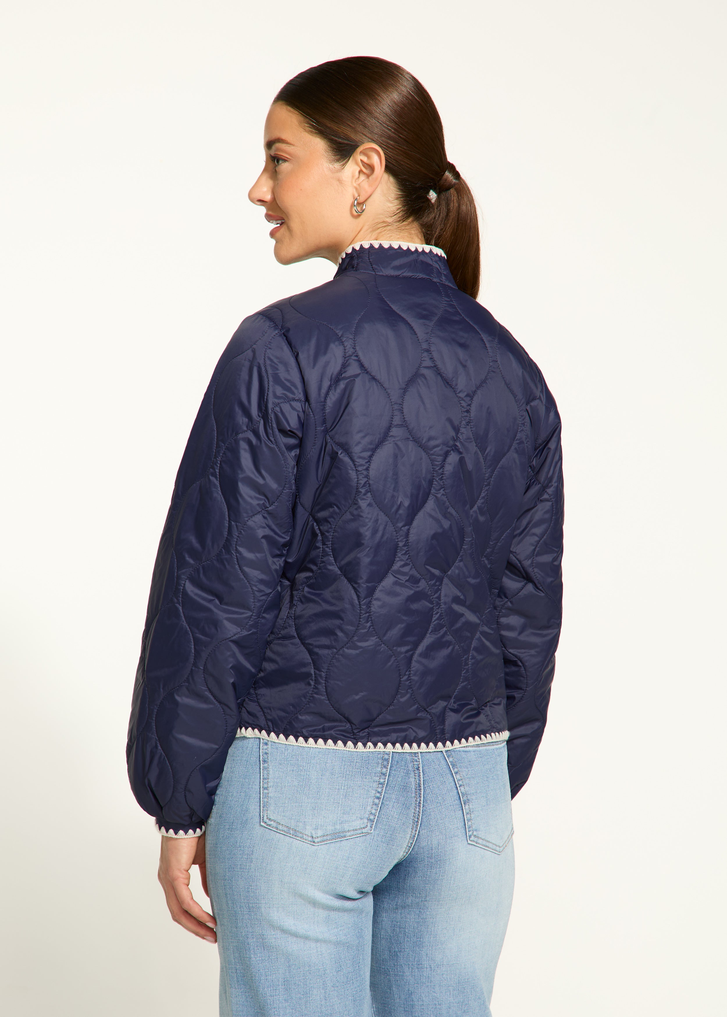 Reversible lightweight puffer
