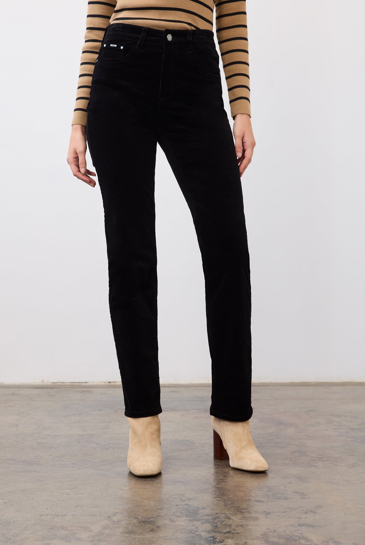 Front view of Suzanne straight leg pant in black with high-rise and front slash pockets by French Dressing Jeans (FDJ)