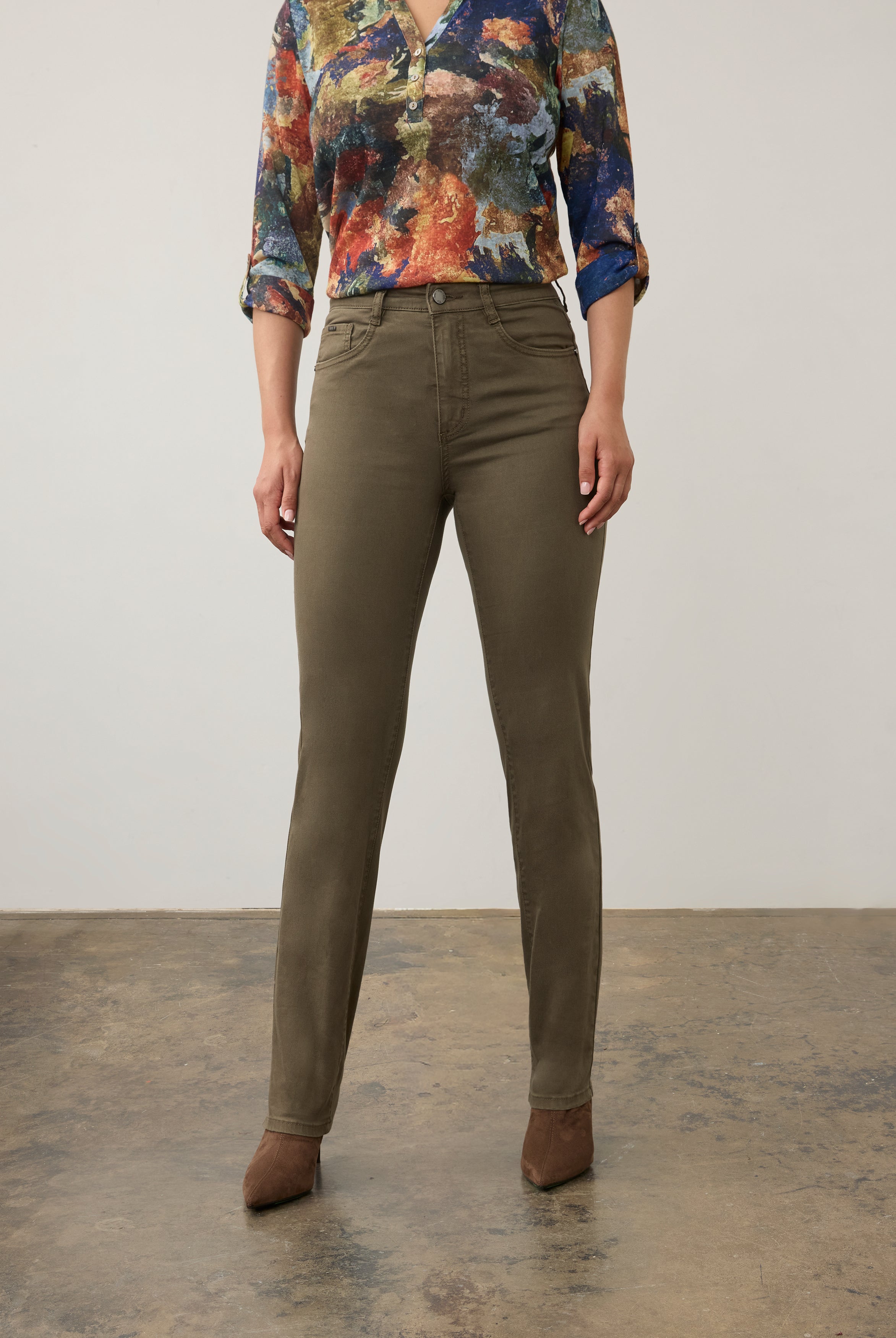 Front view of olive straight ankle denim with mid-rise pull-on waist by French Dressing Jeans (FDJ) par French Dressing Jeans (FDJ)