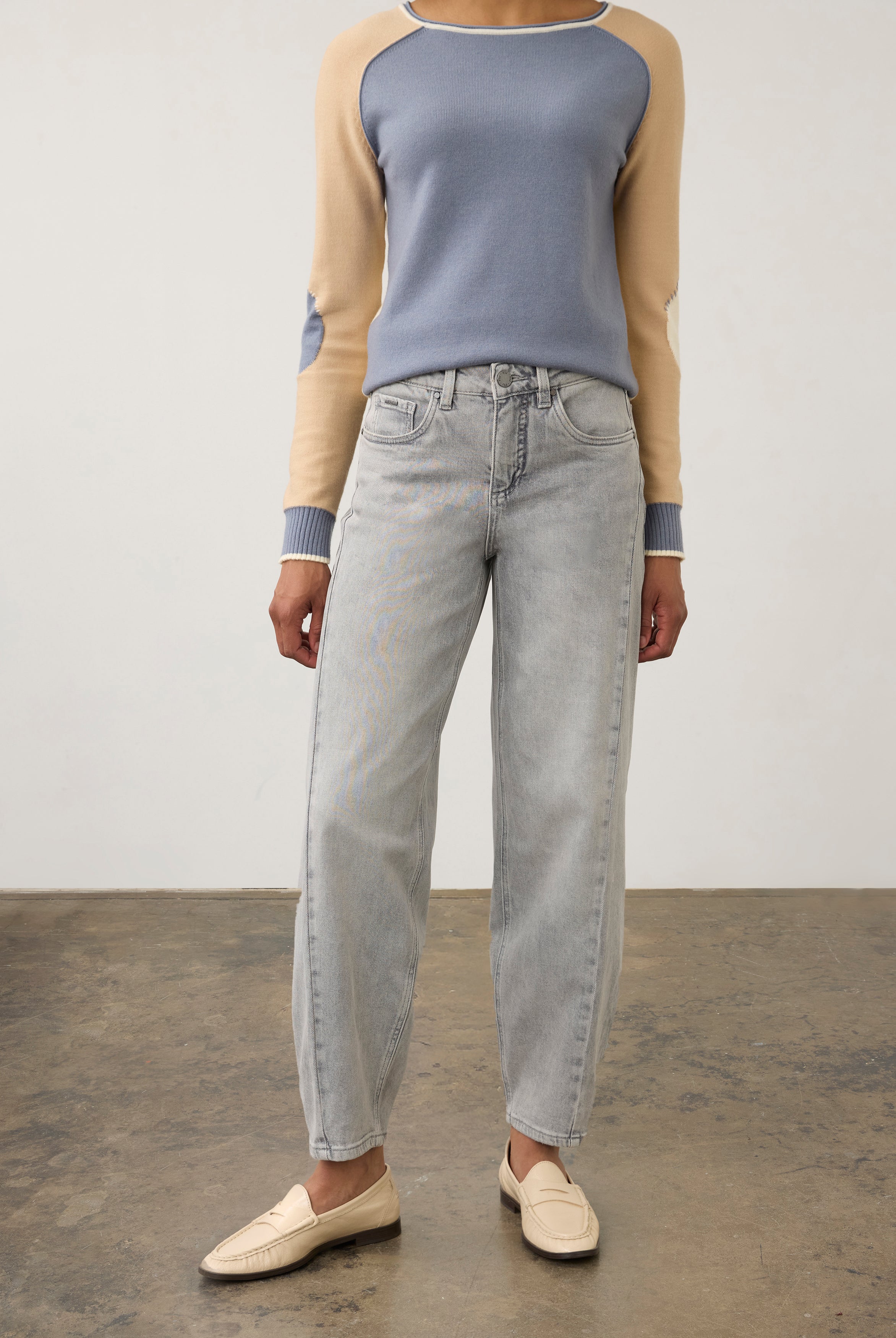 Front view of lighter blue Olivia denim showing pintuck seams and front pockets by French Dressing Jeans (FDJ) par French Dressing Jeans (FDJ)