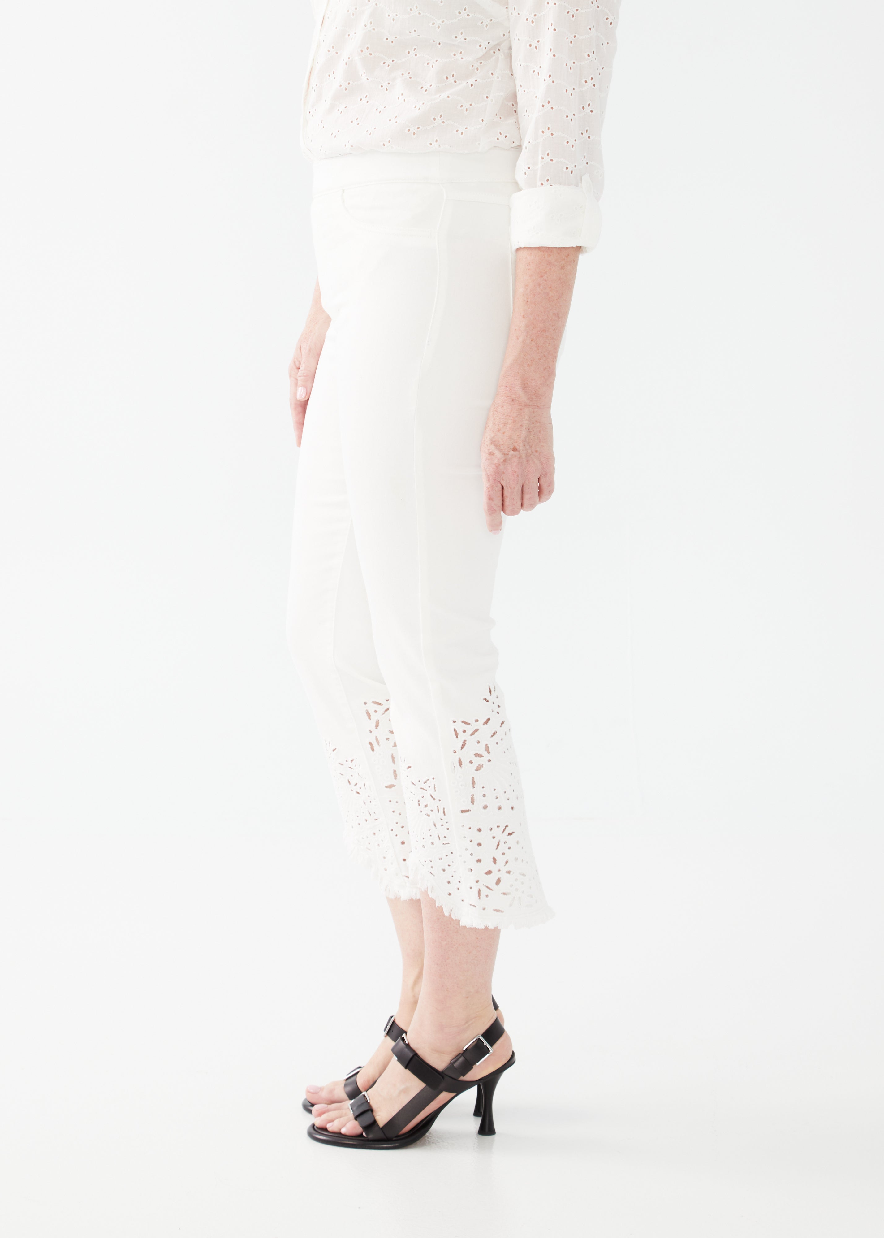 PULL-ON STRAIGHT CROP