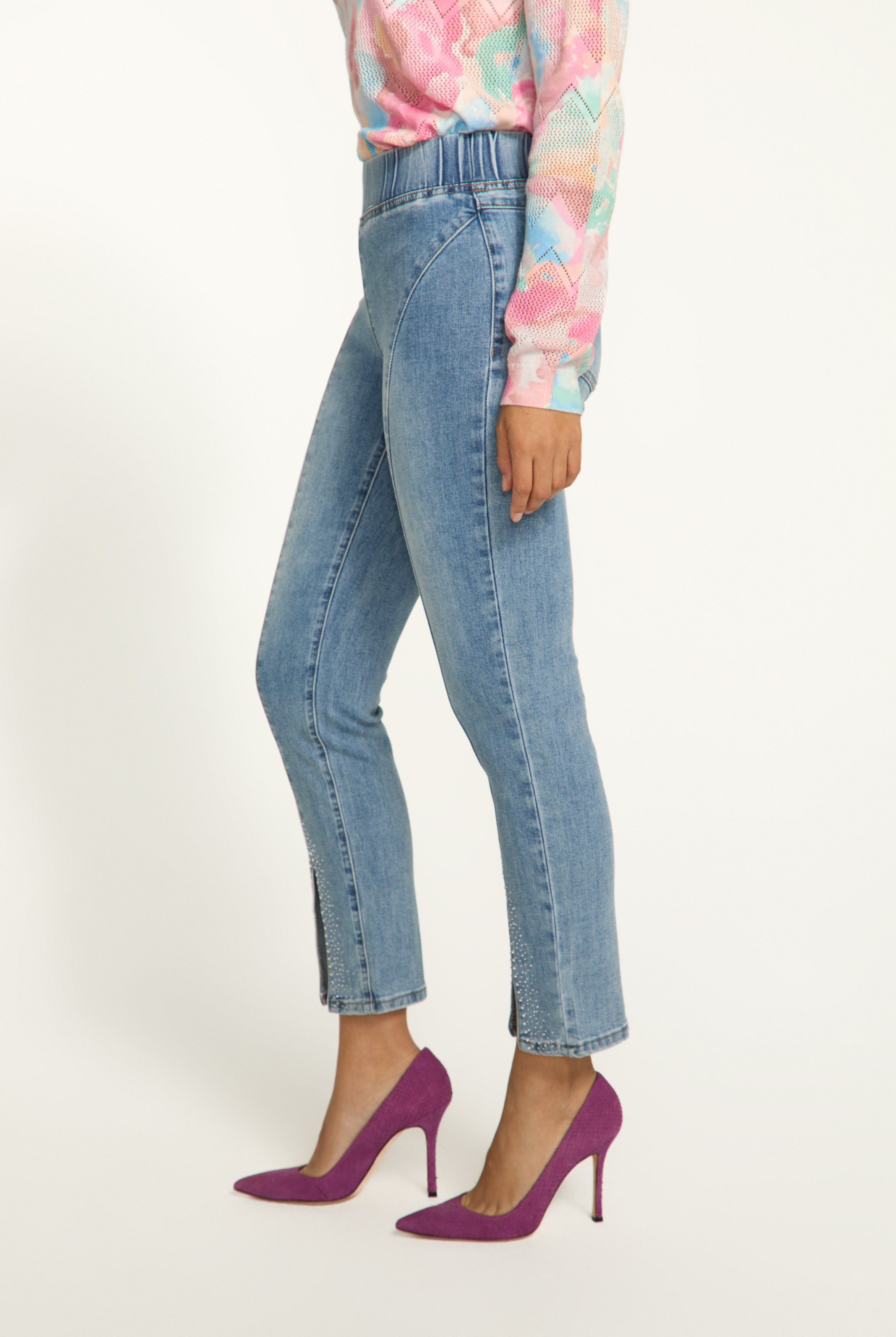 Pull-on pencil ankle