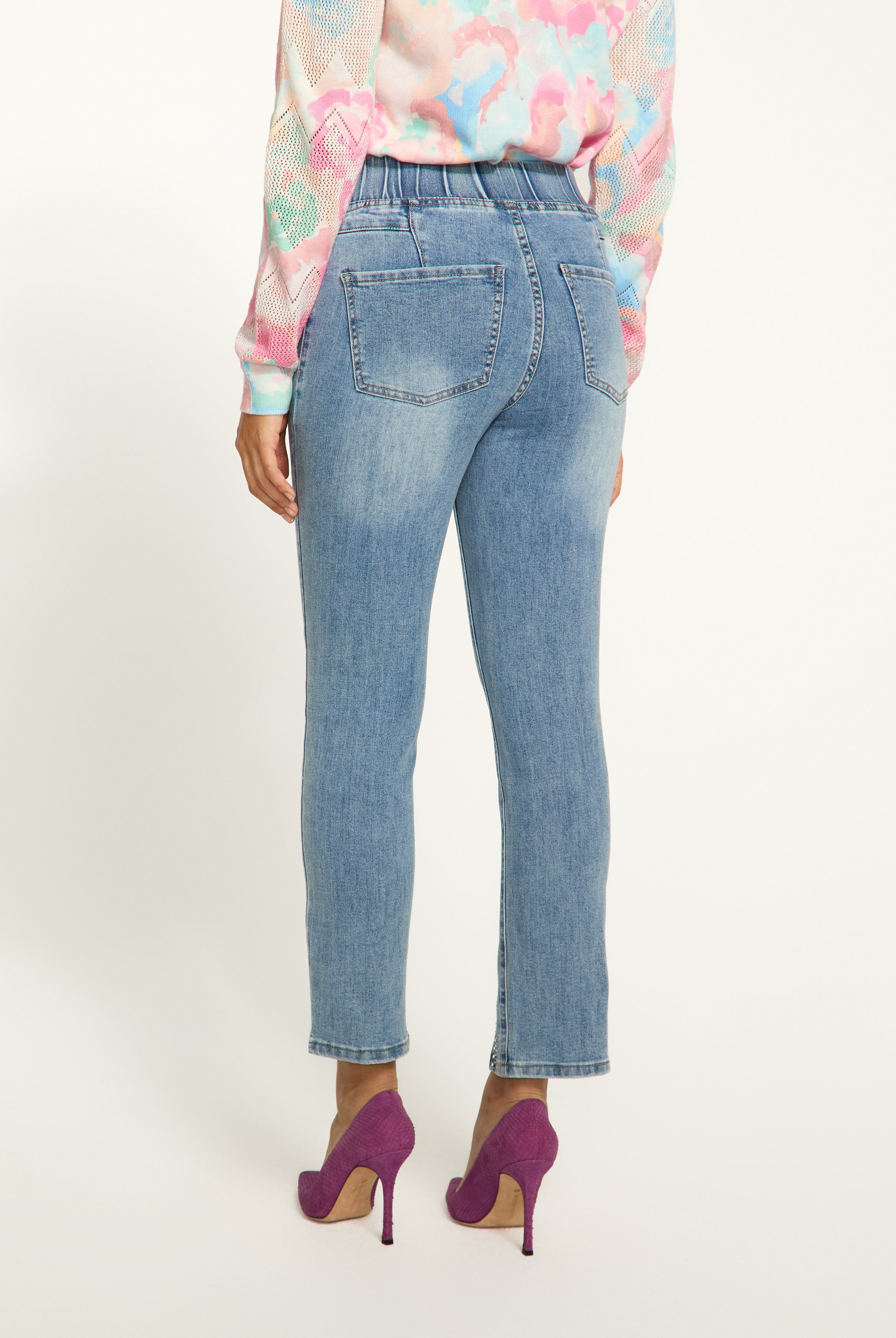 Pull-on pencil ankle