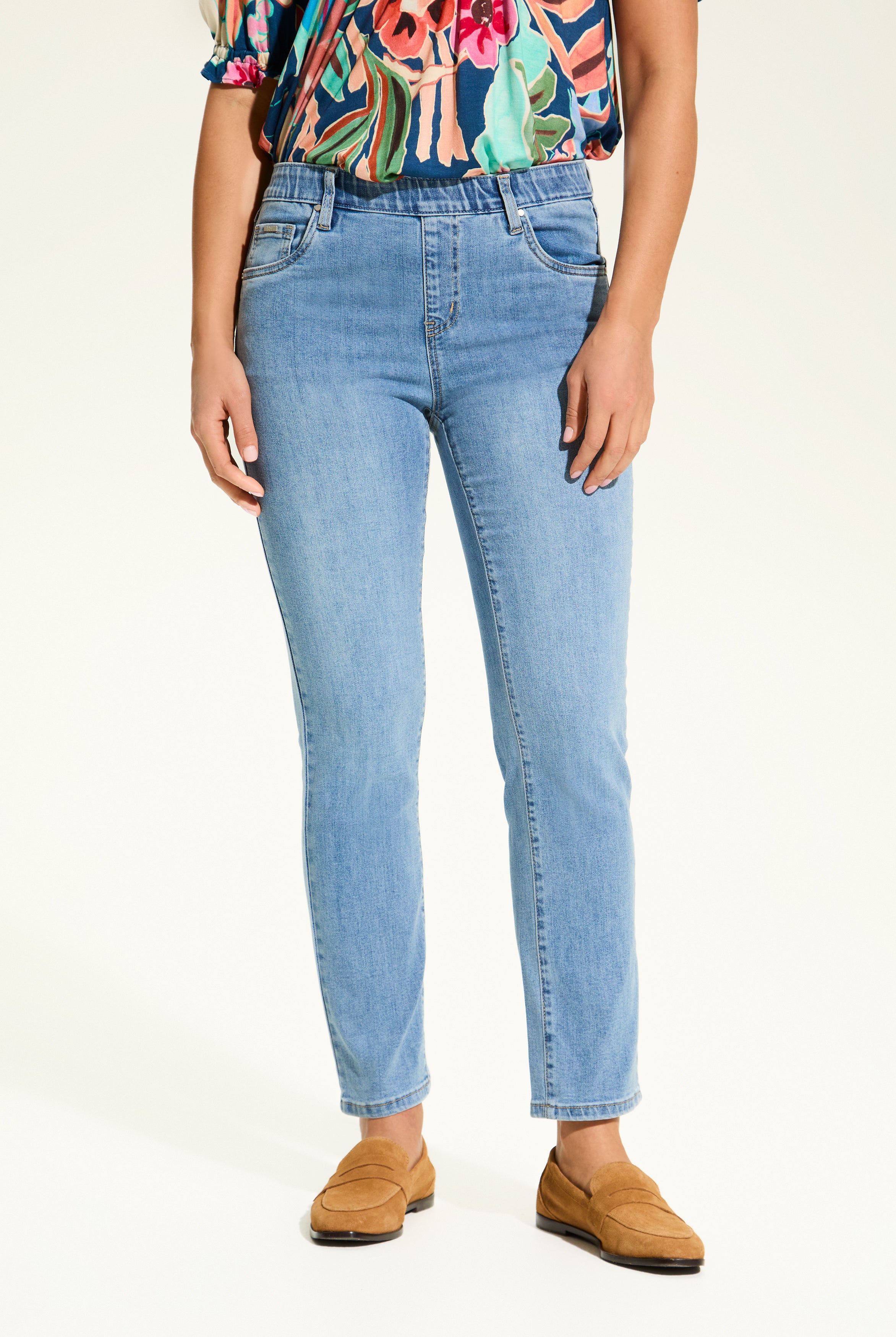 Basic Pull-On Straight Ankle