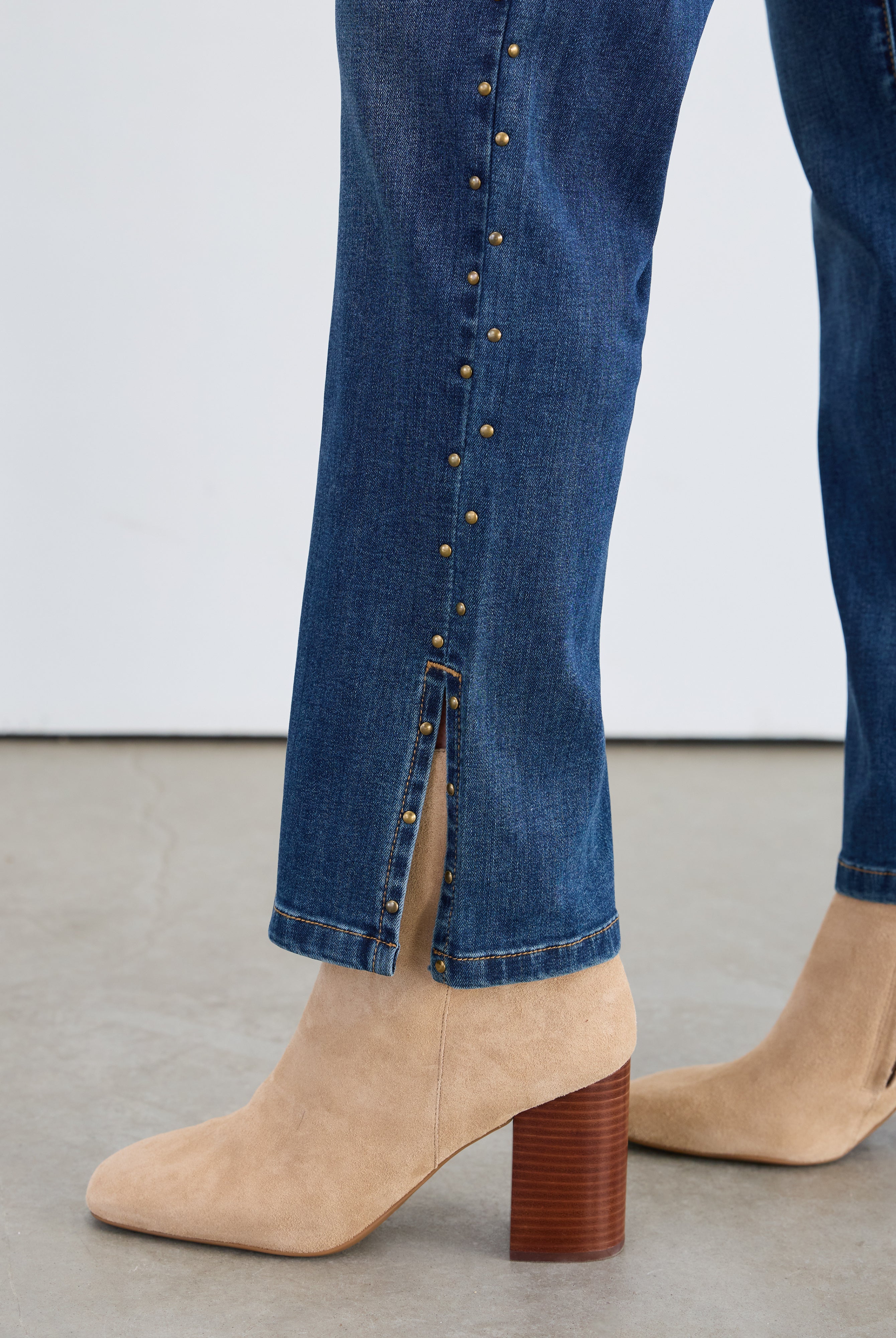 pull-on straight ankle