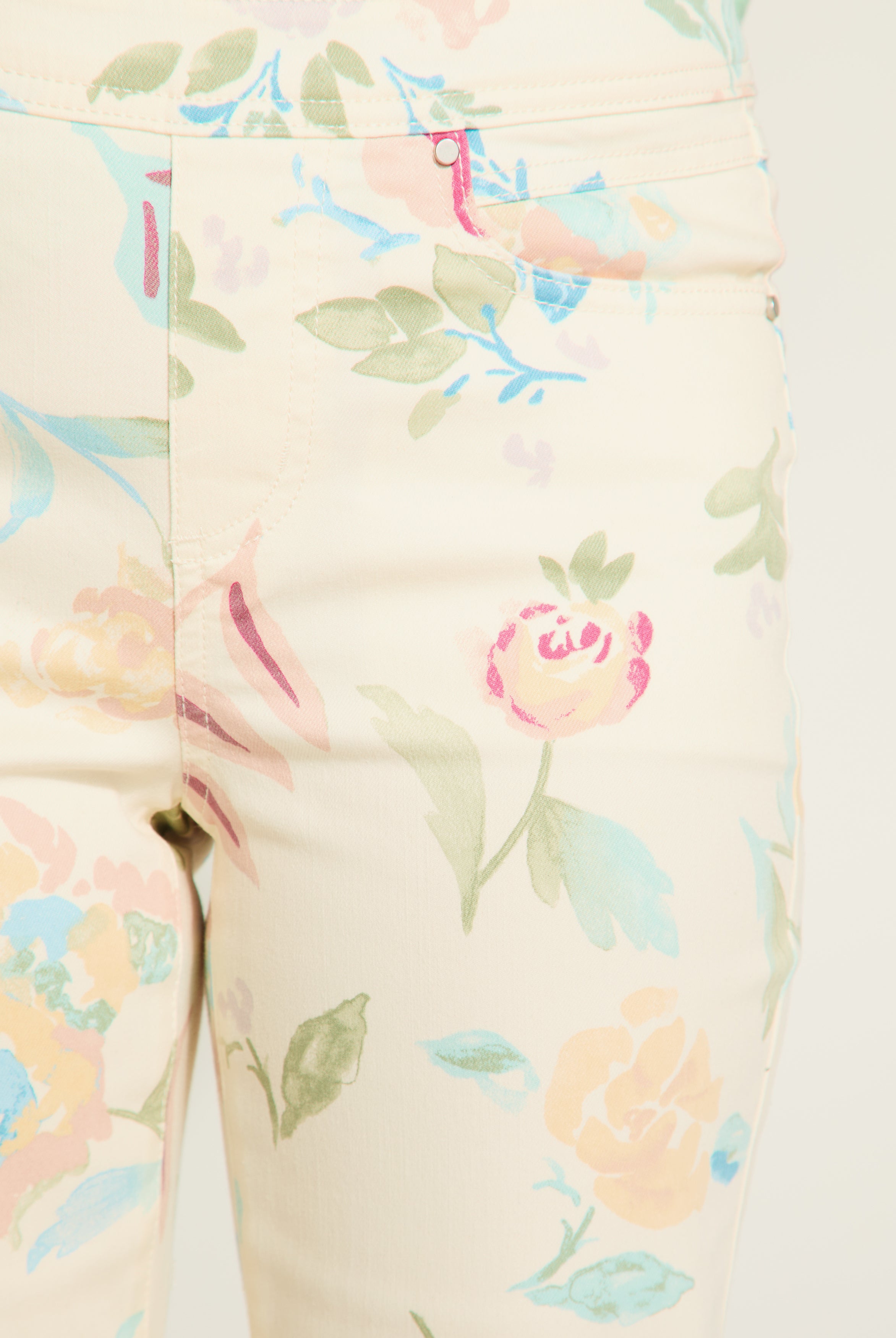 Pull-on straight crop