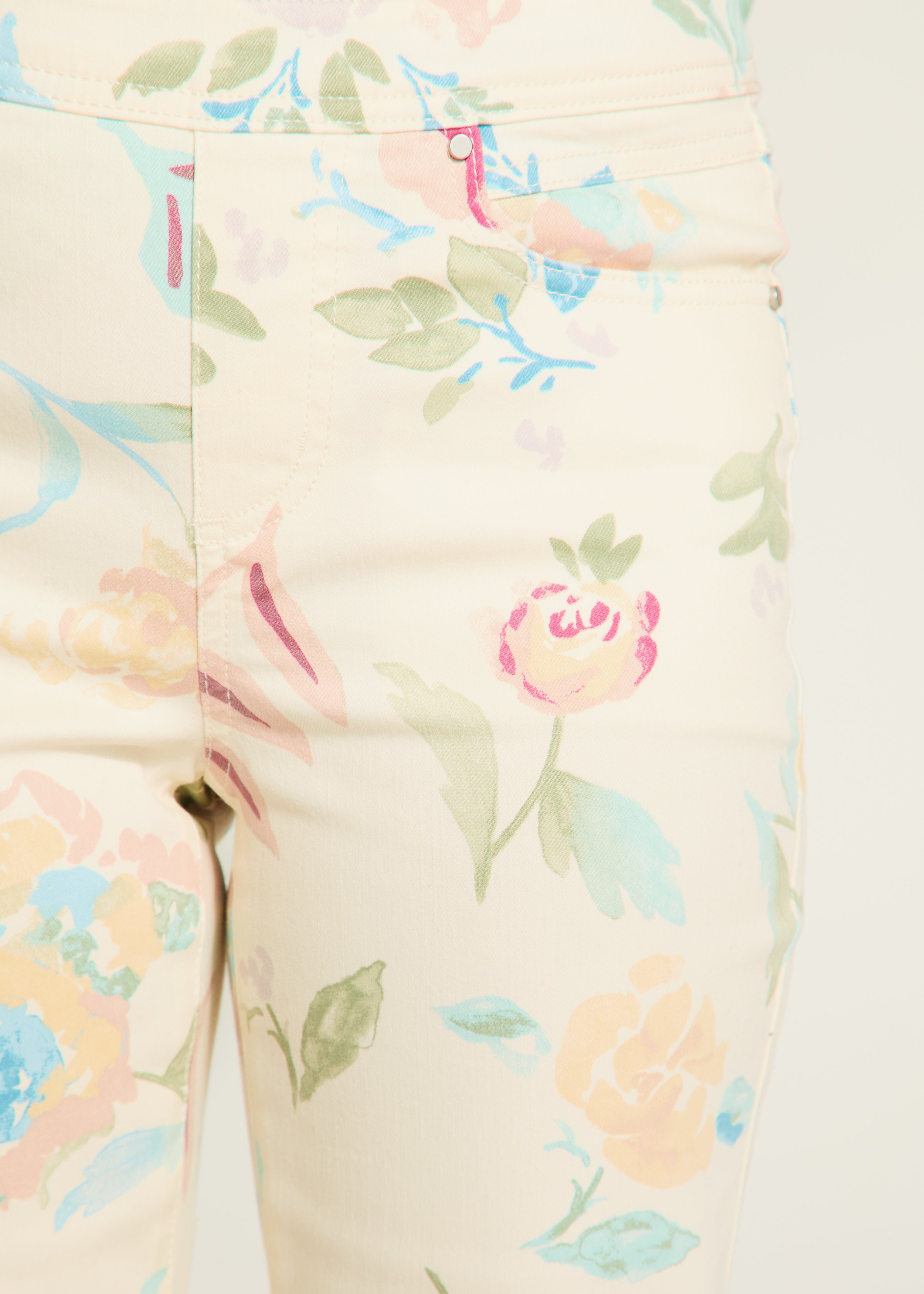 Pull-on straight crop