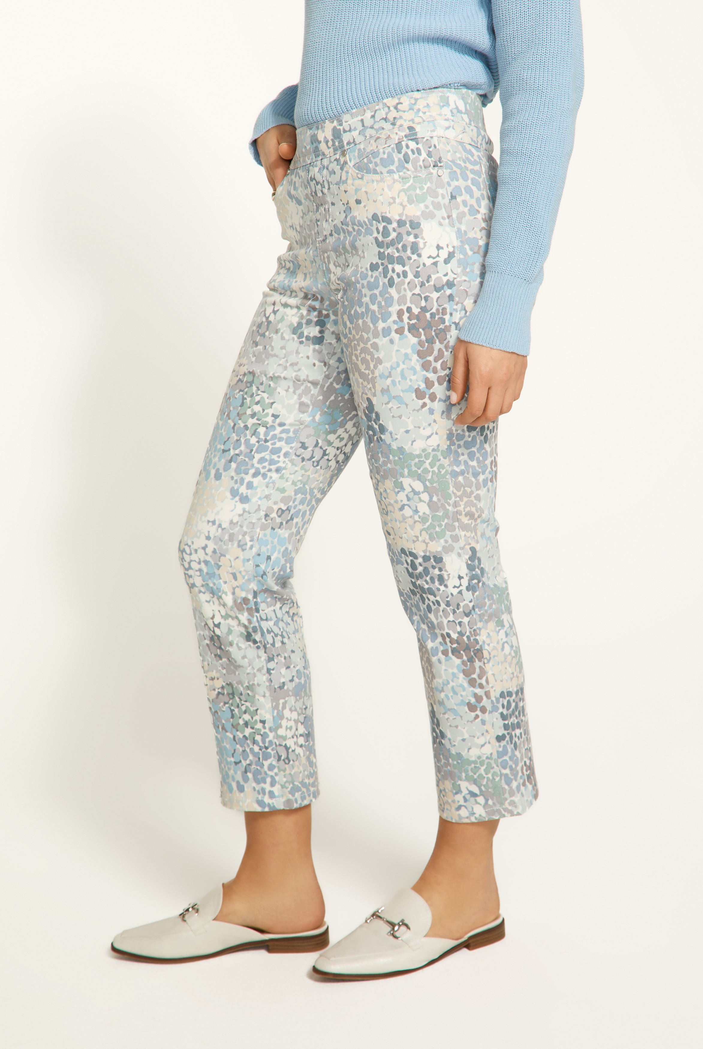 Pull-on straight crop