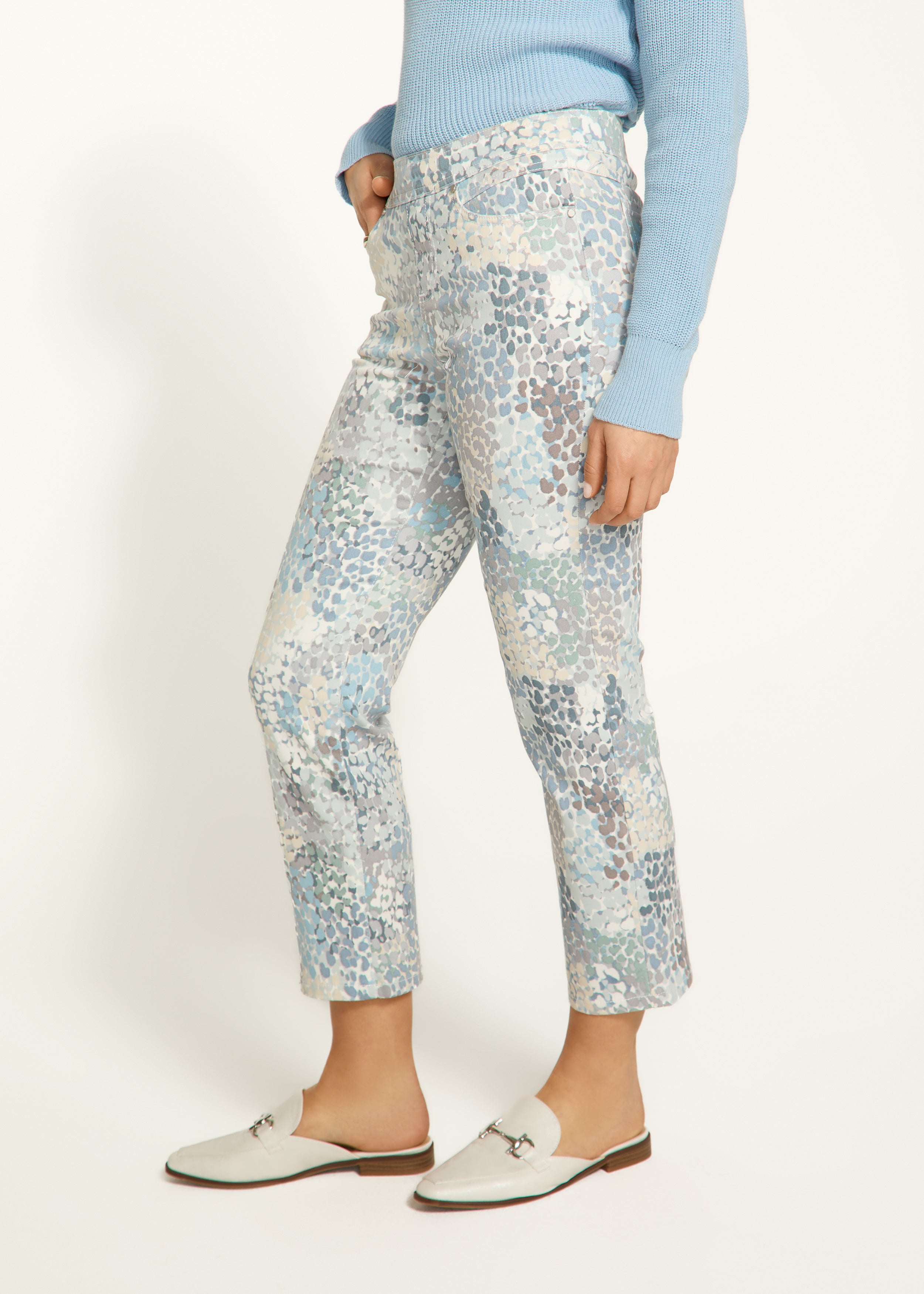 Pull-on straight crop