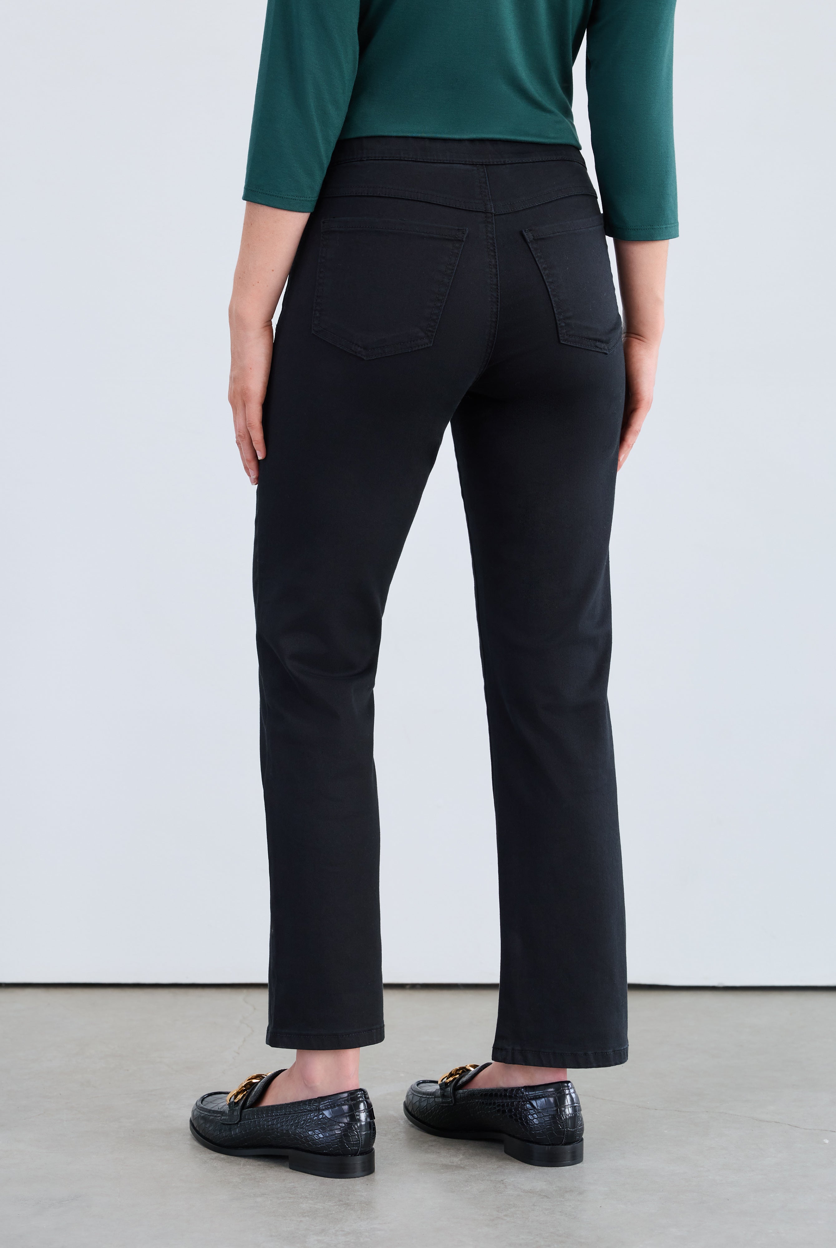 pull-on straight ankle