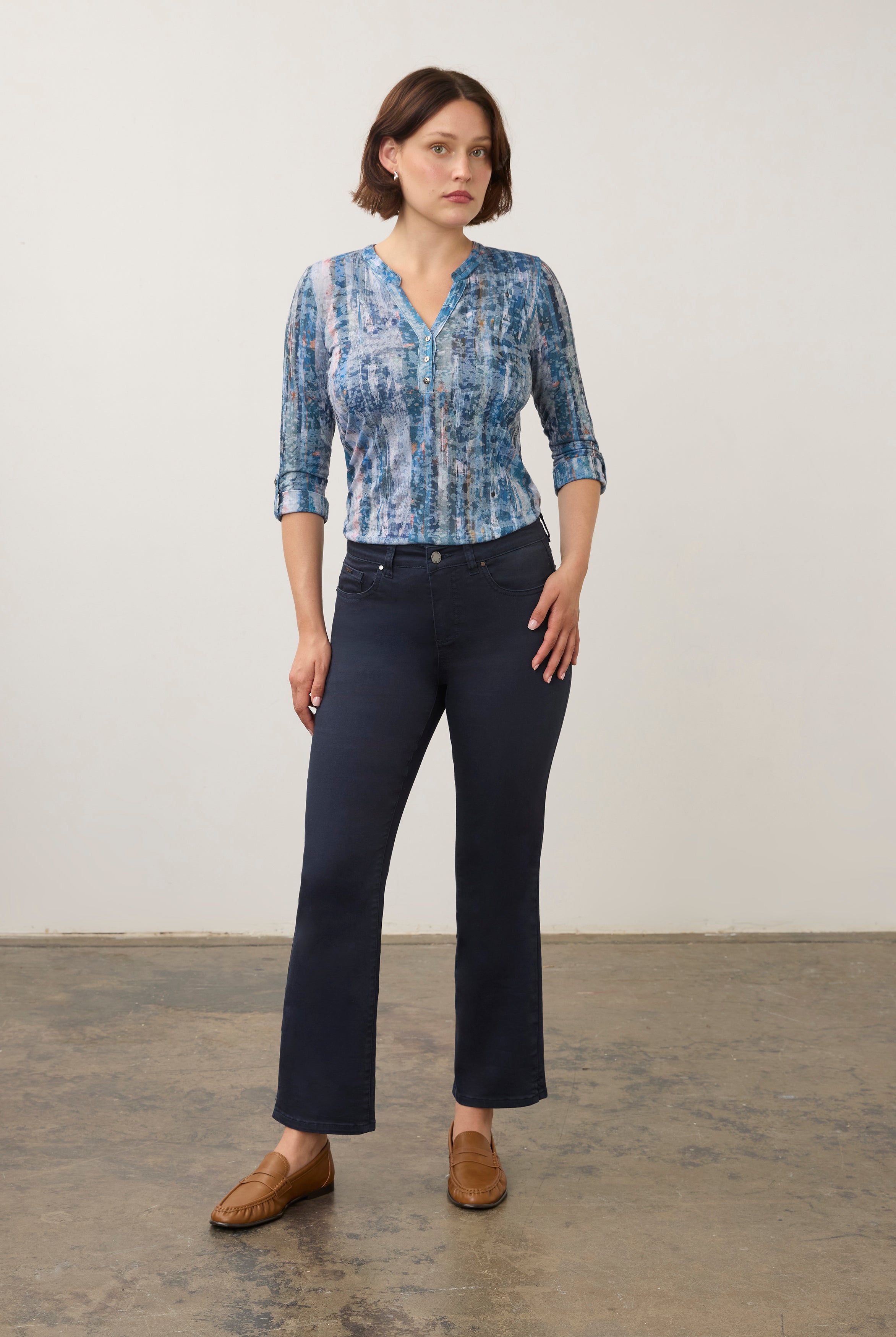 Full view of blueberry straight ankle denim paired with patterned blouse by French Dressing Jeans (FDJ) par French Dressing Jeans (FDJ)
