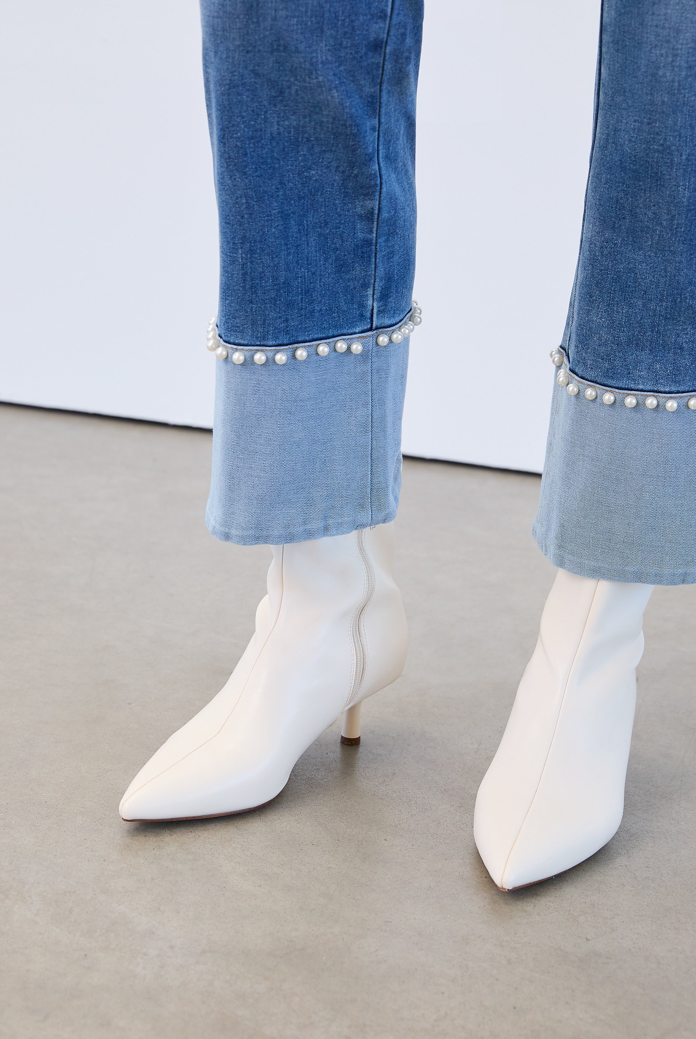 pull-on straight ankle