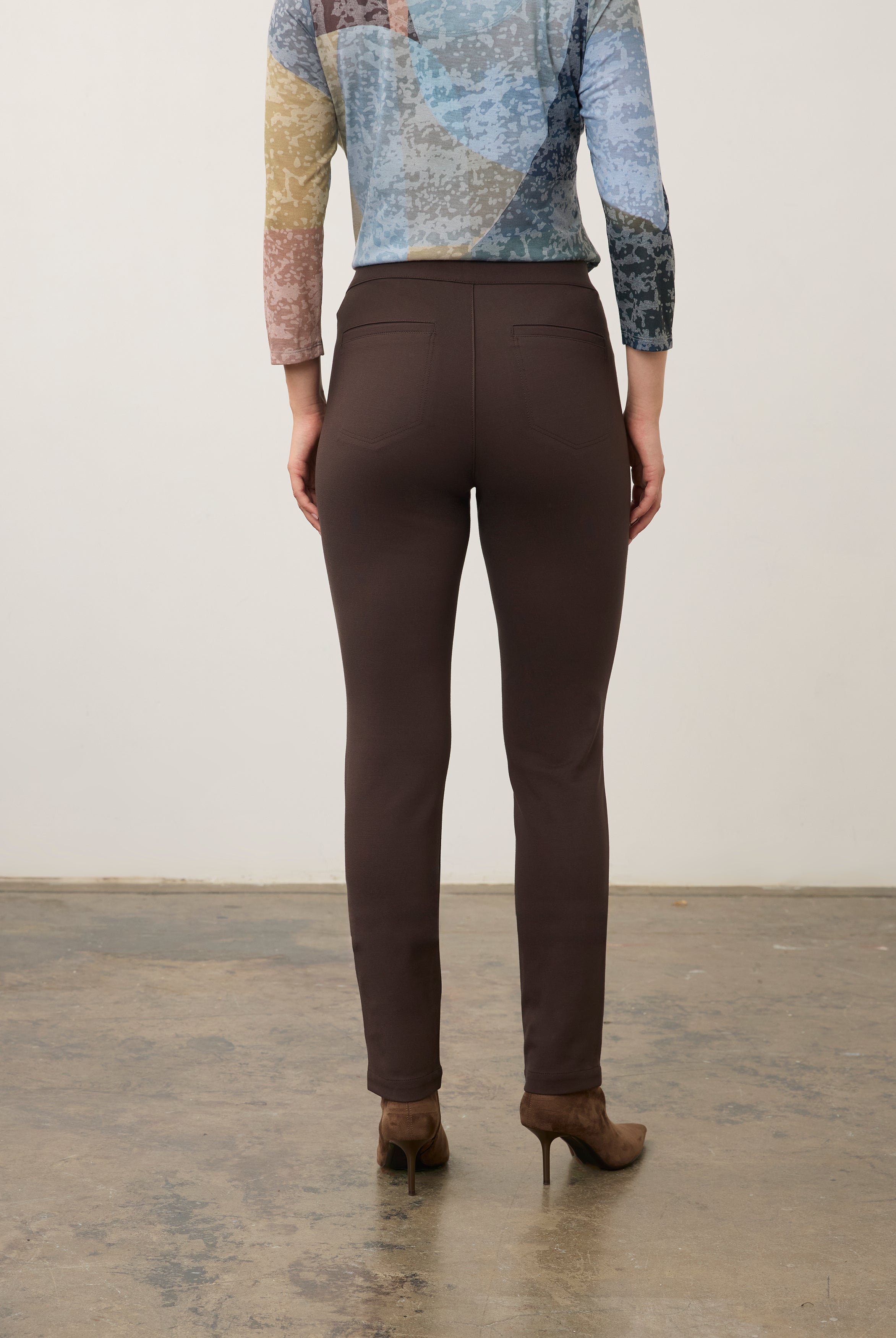 Back view of brown fitted pants showcasing back patch pockets and clean lines by French Dressing Jeans (FDJ) par French Dressing Jeans (FDJ)