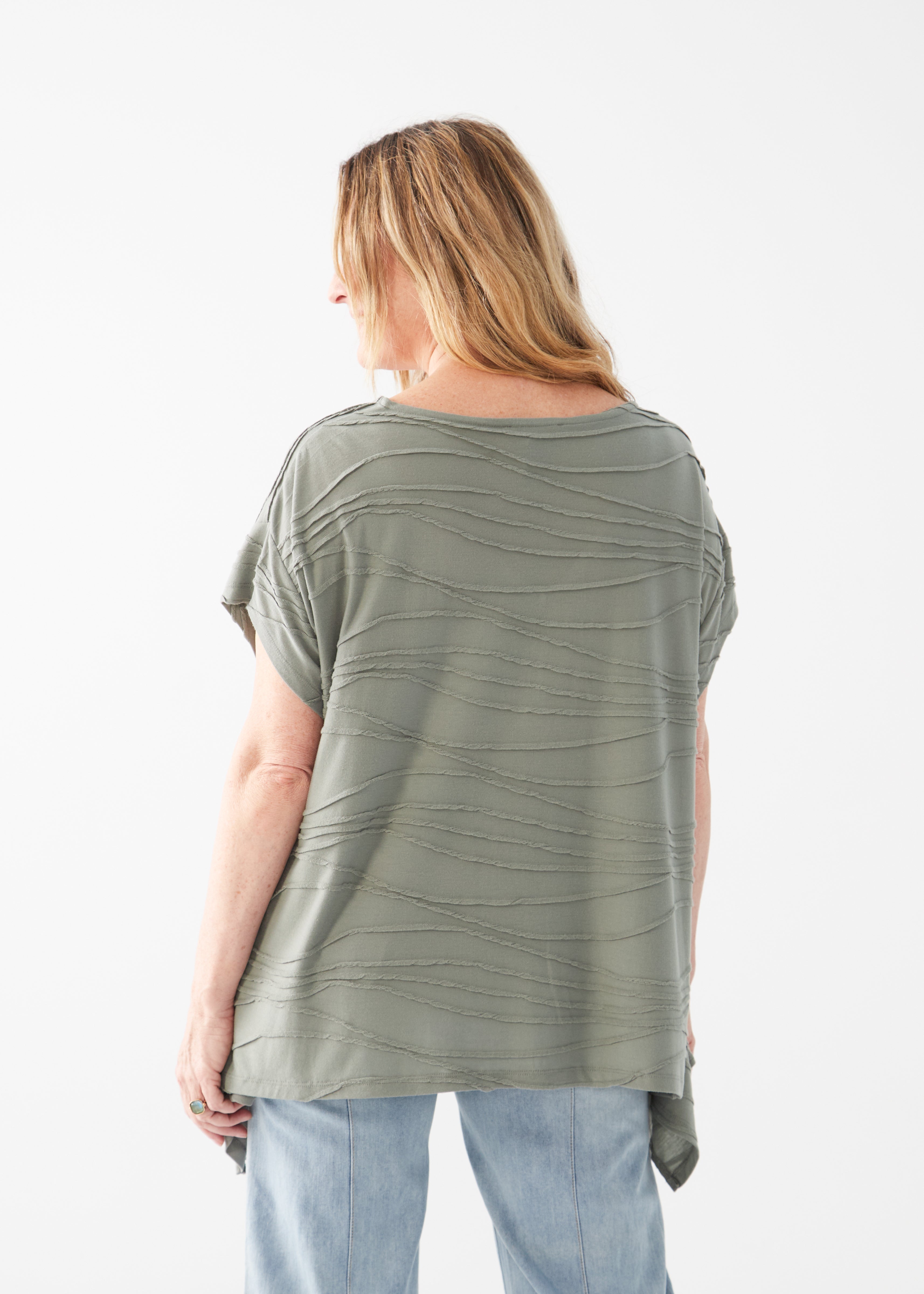 SHORT SLEEVE SHARKBITE HEM TOP