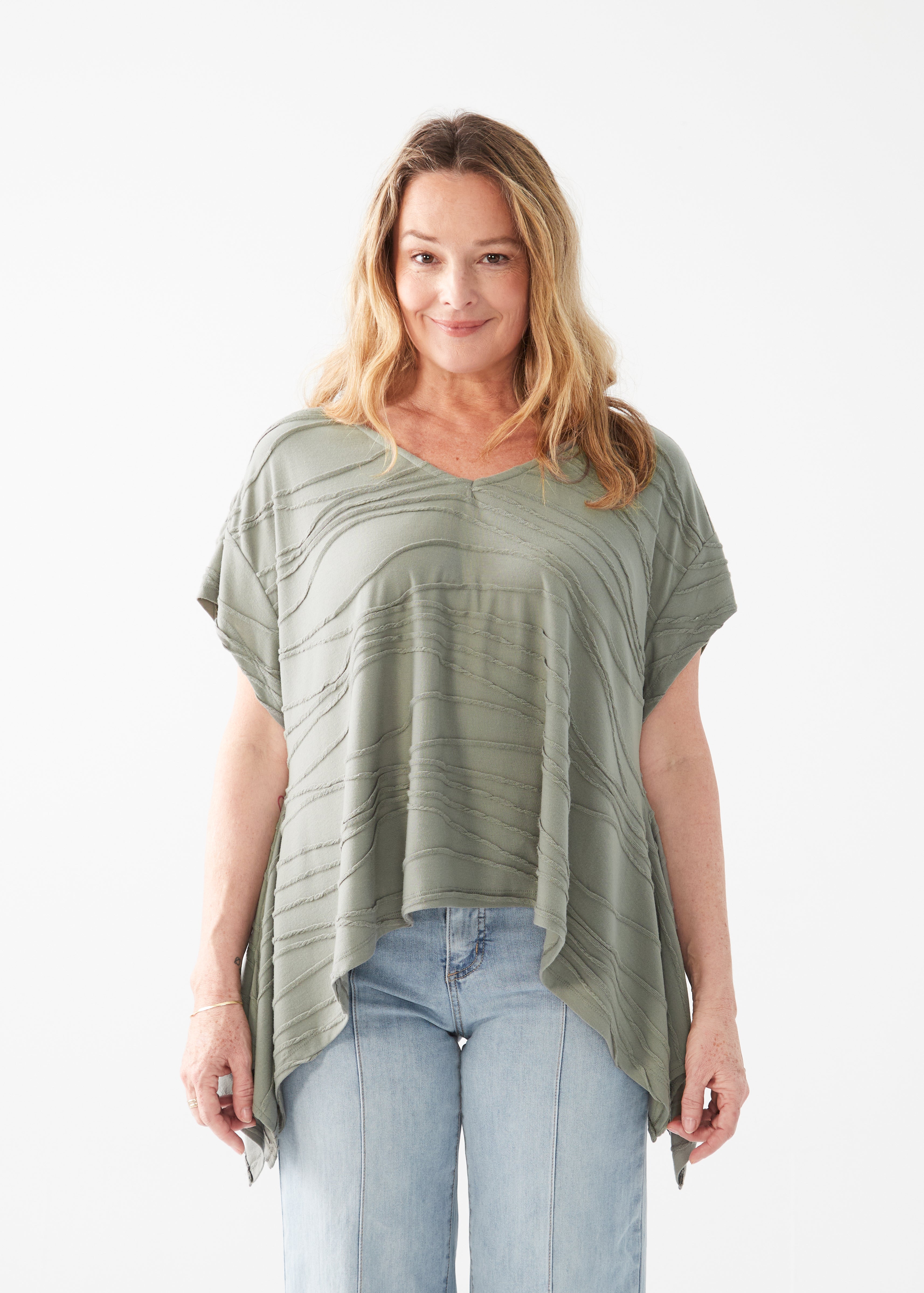 SHORT SLEEVE SHARKBITE HEM TOP