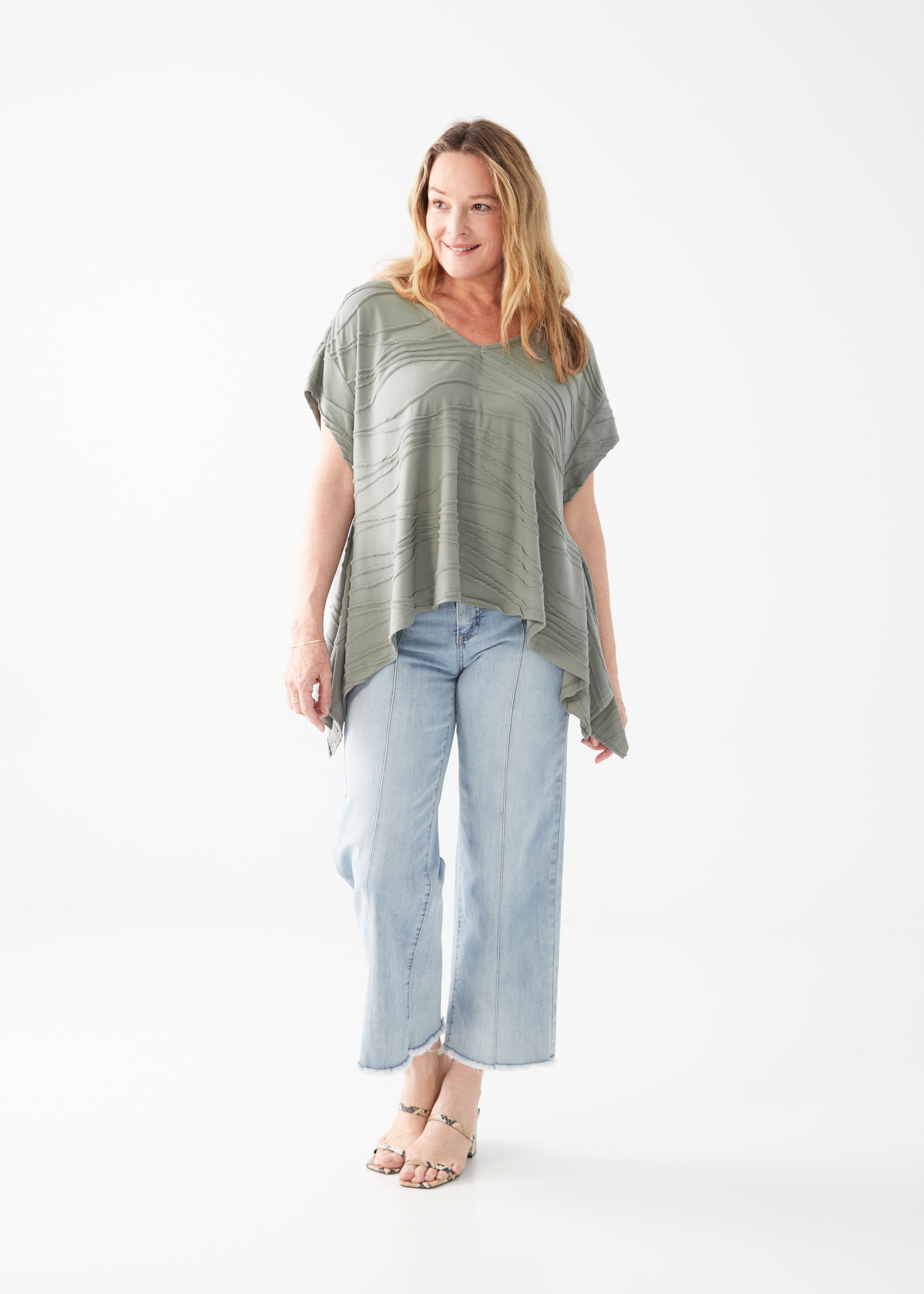 SHORT SLEEVE SHARKBITE HEM TOP