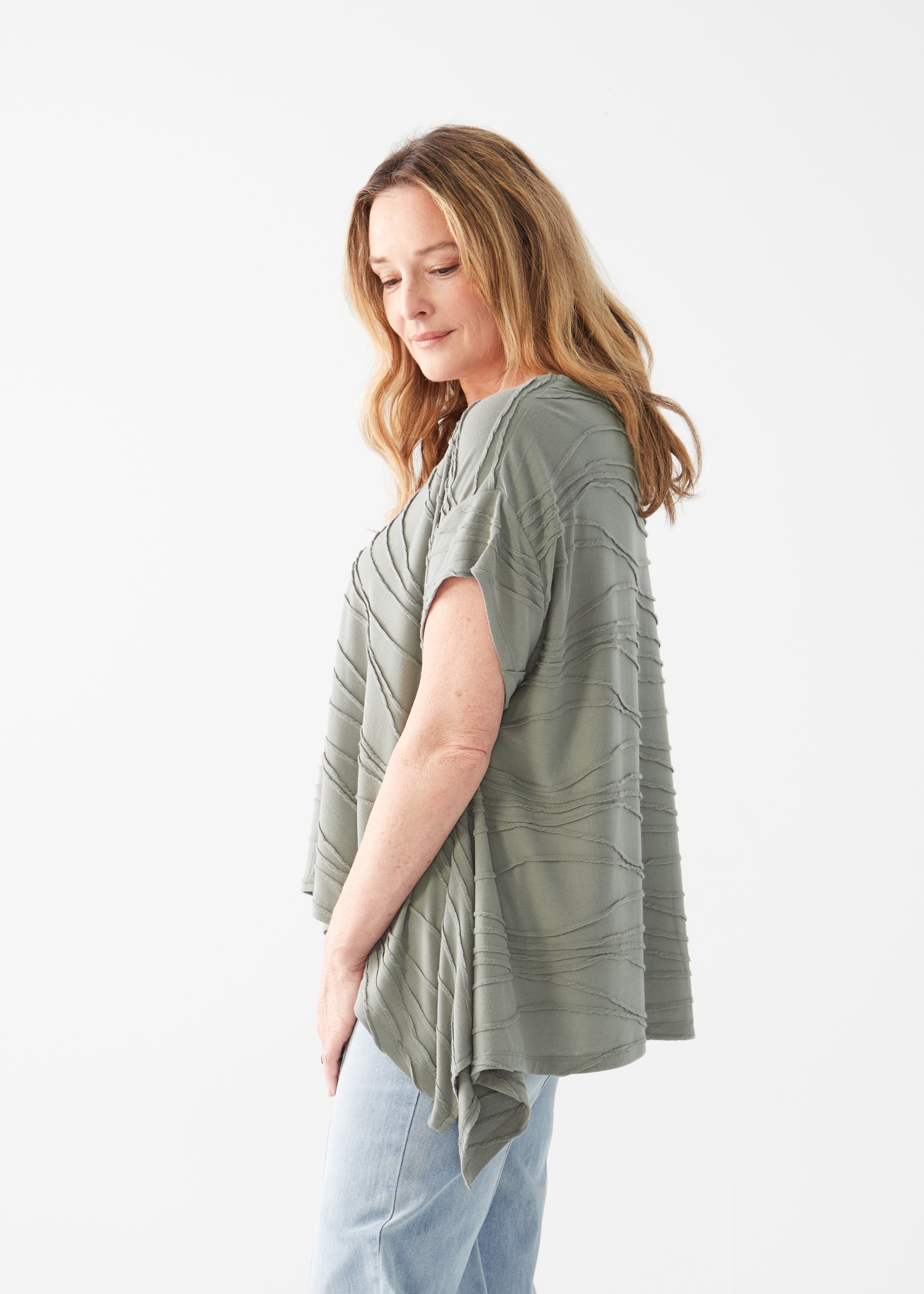 SHORT SLEEVE SHARKBITE HEM TOP