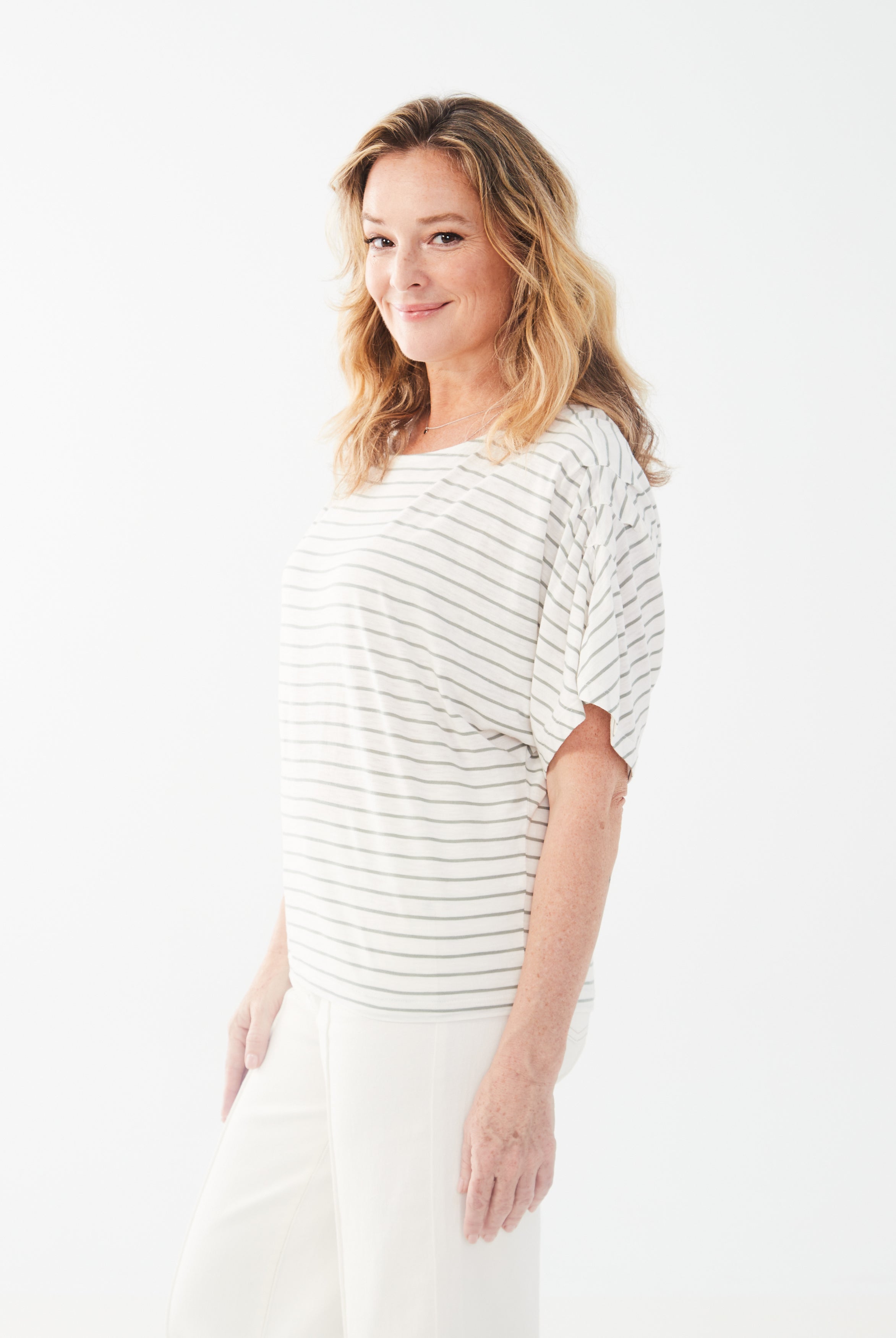 BOAT NECK ELBOW SLEEVE TOP