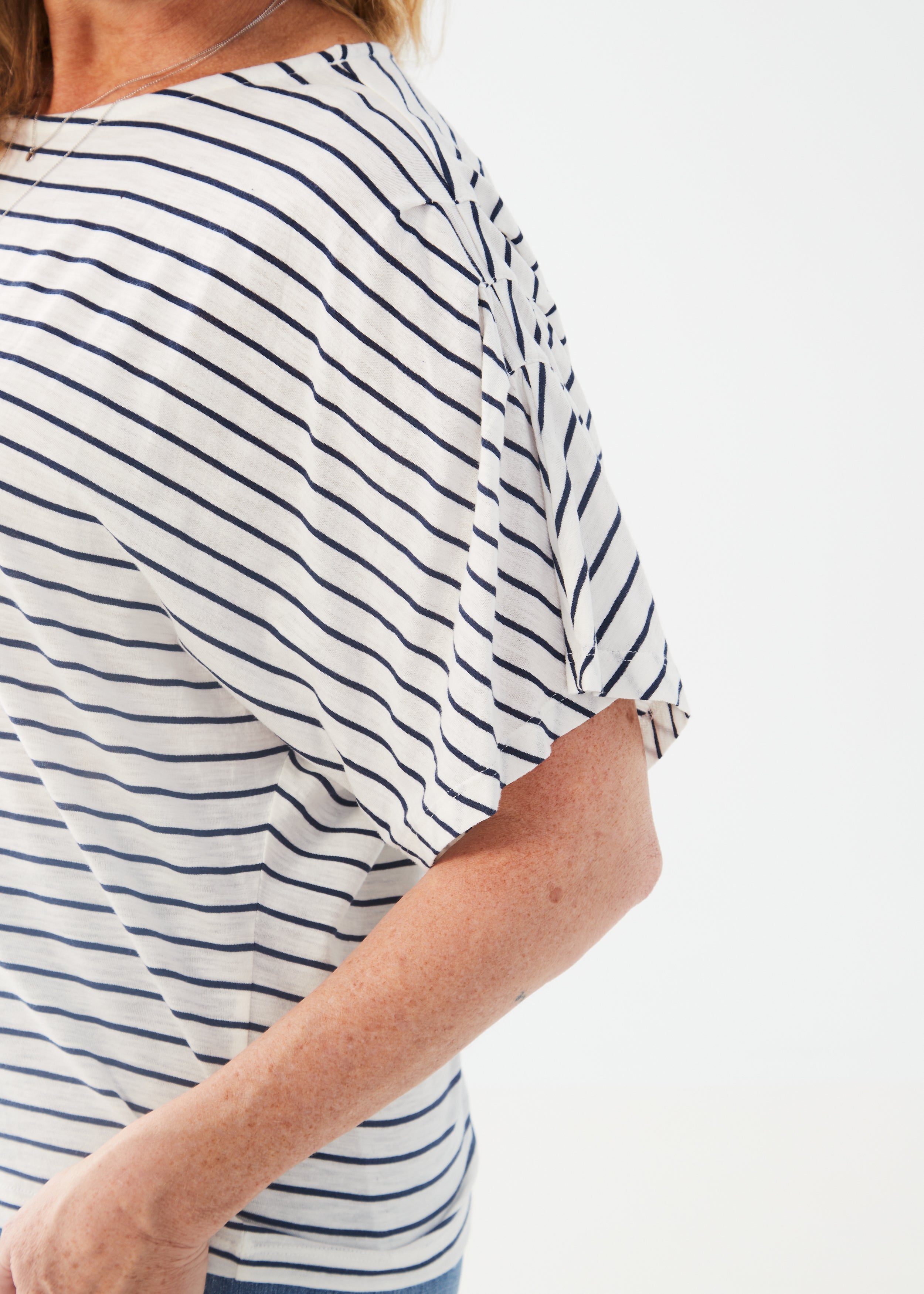 BOAT NECK ELBOW SLEEVE TOP