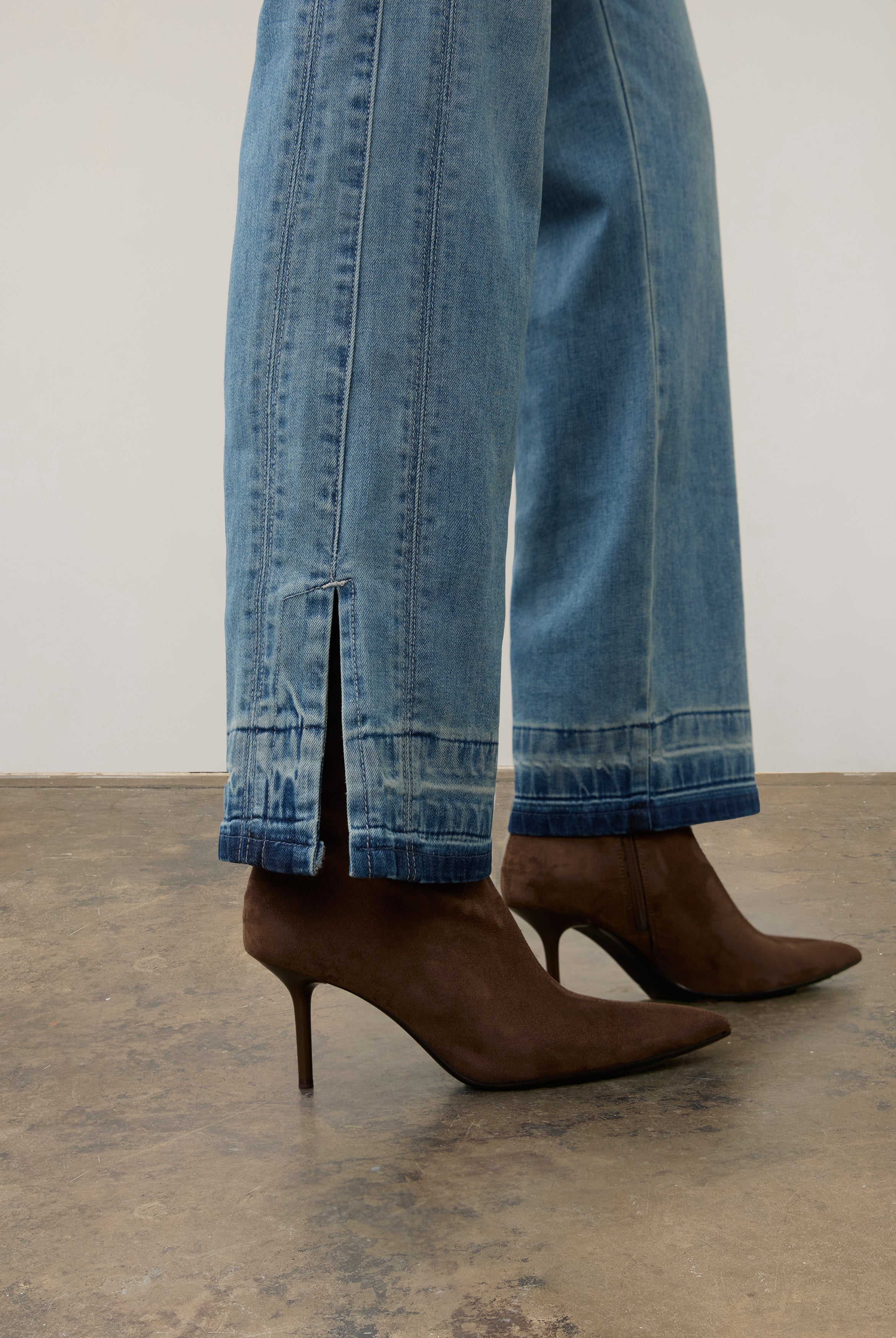 Side view of light wash denim pants highlighting hem details and straight leg cut by French Dressing Jeans (FDJ) par French Dressing Jeans (FDJ)