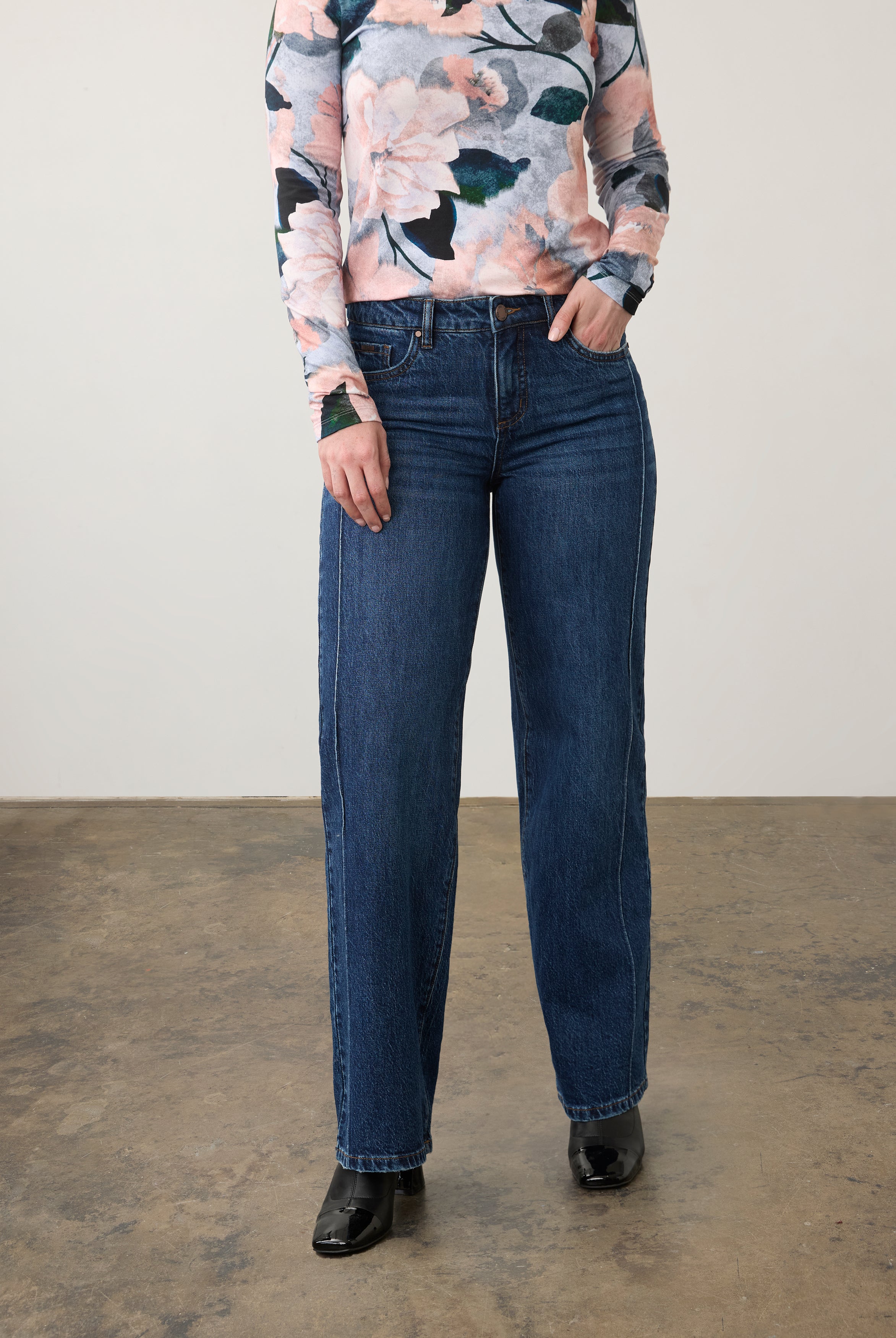 Front view of dark wash straight leg jeans with floral top, featuring front pockets by French Dressing Jeans (FDJ) par French Dressing Jeans (FDJ)
