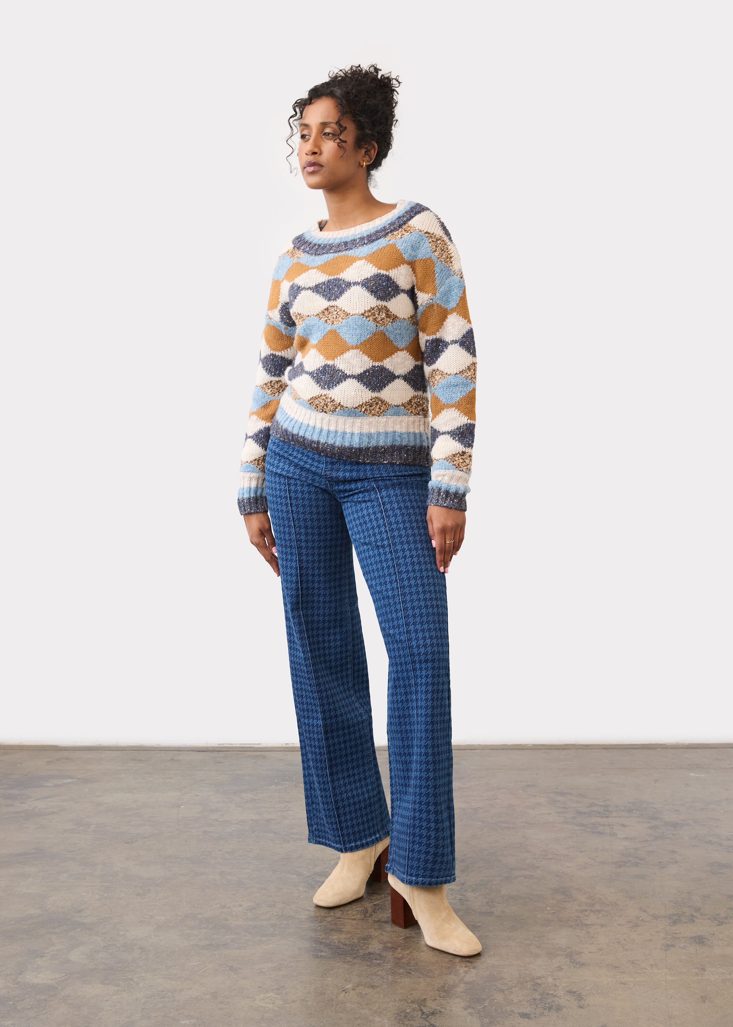 Side profile of Pull-On Straight Leg Denim in Hout, showcasing straight leg silhouette and mid-rise waist by French Dressing Jeans (FDJ)