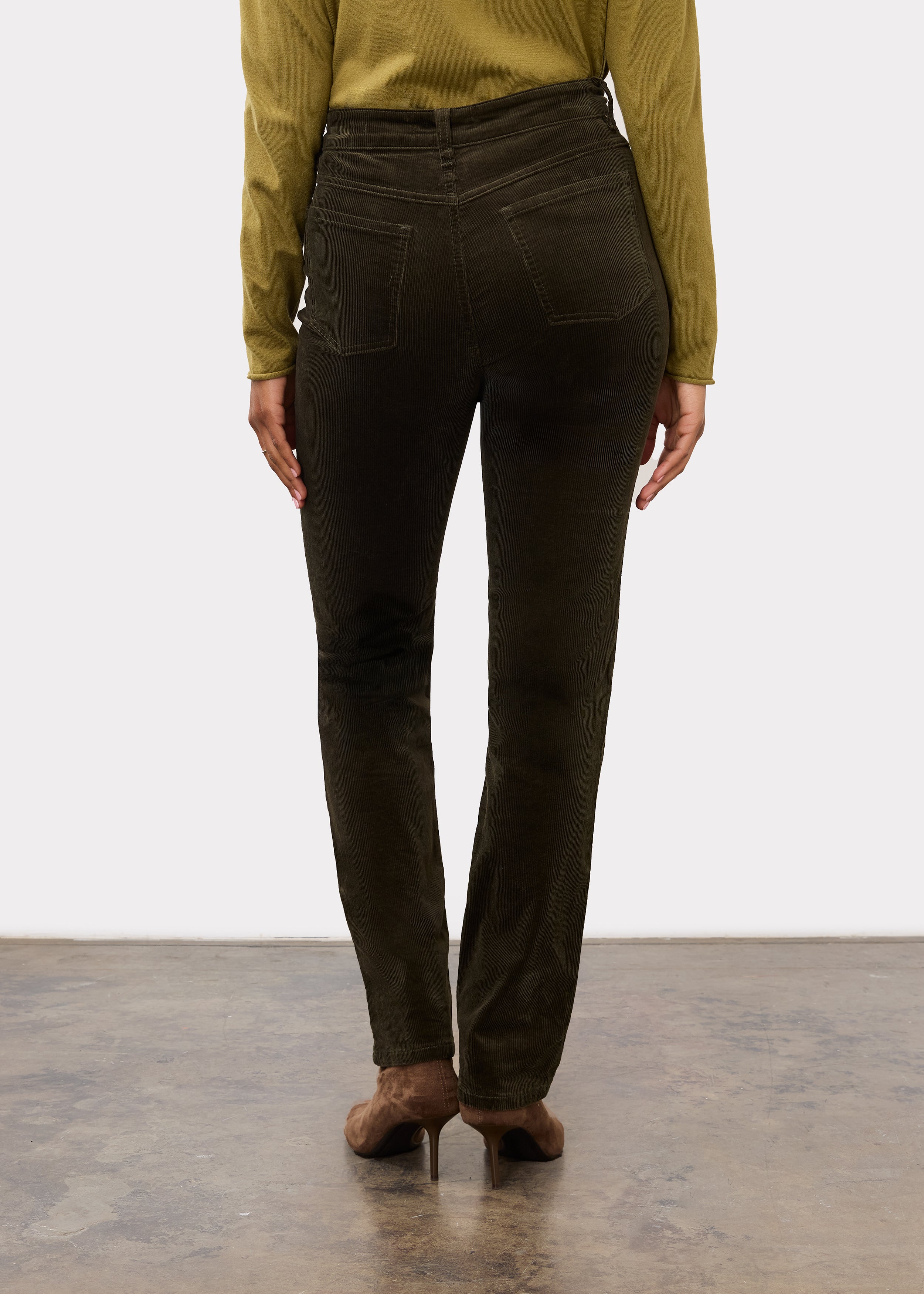 Back profile of Suzanne straight leg pant in blueberry emphasizing back patch pockets by French Dressing Jeans (FDJ)