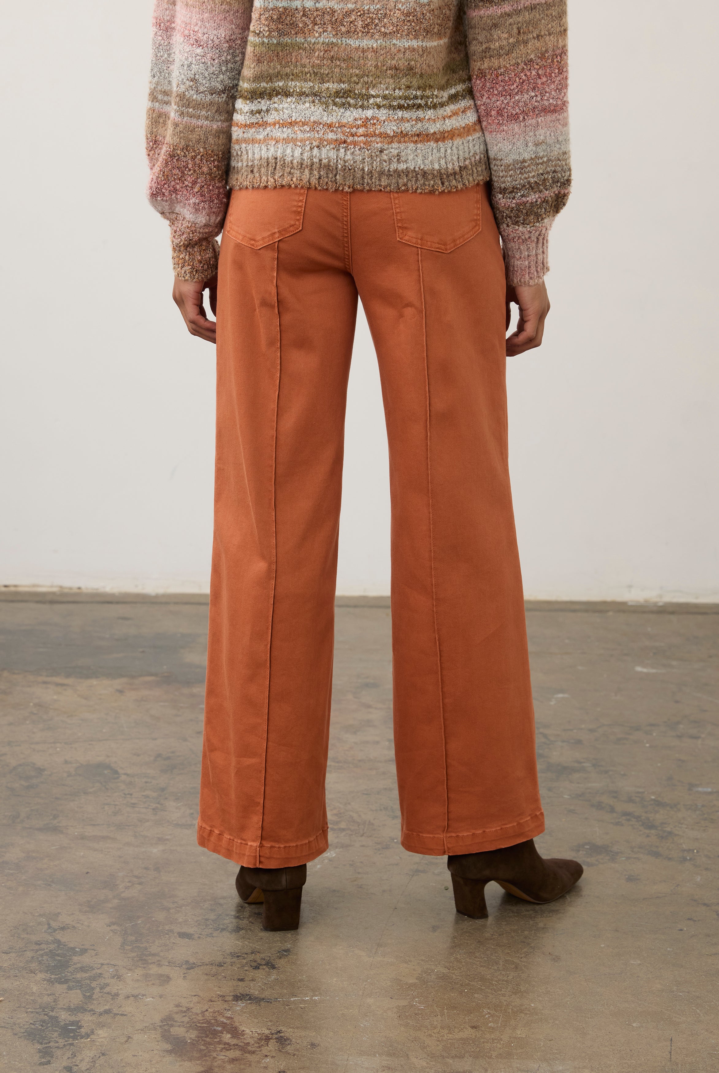 Back view of terracotta wide-leg denim featuring patch pockets by French Dressing Jeans (FDJ) par French Dressing Jeans (FDJ)
