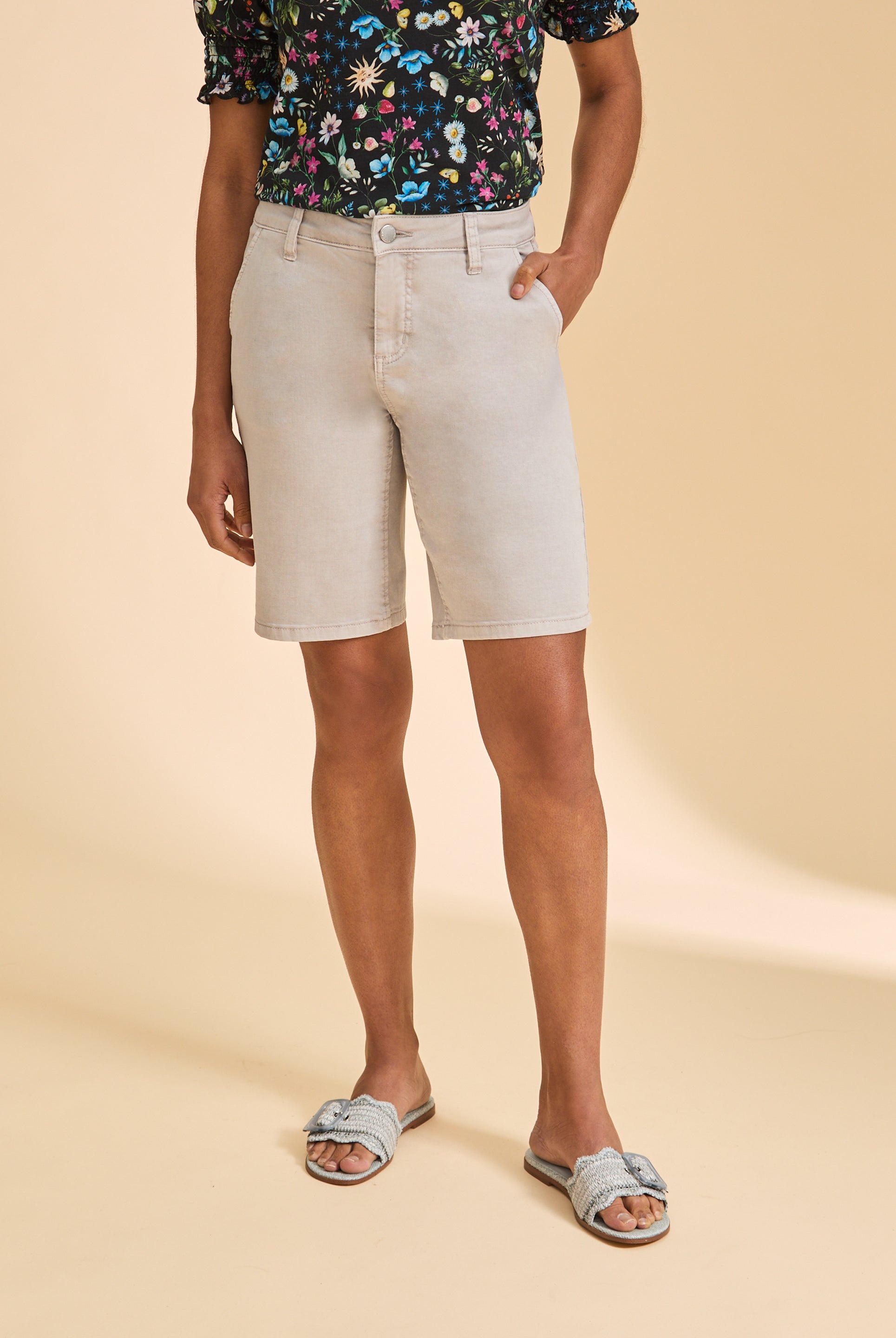 Close-up front view of taupe Petite Suzanne shorts, featuring sleek silhouette by French Dressing Jeans (FDJ)
