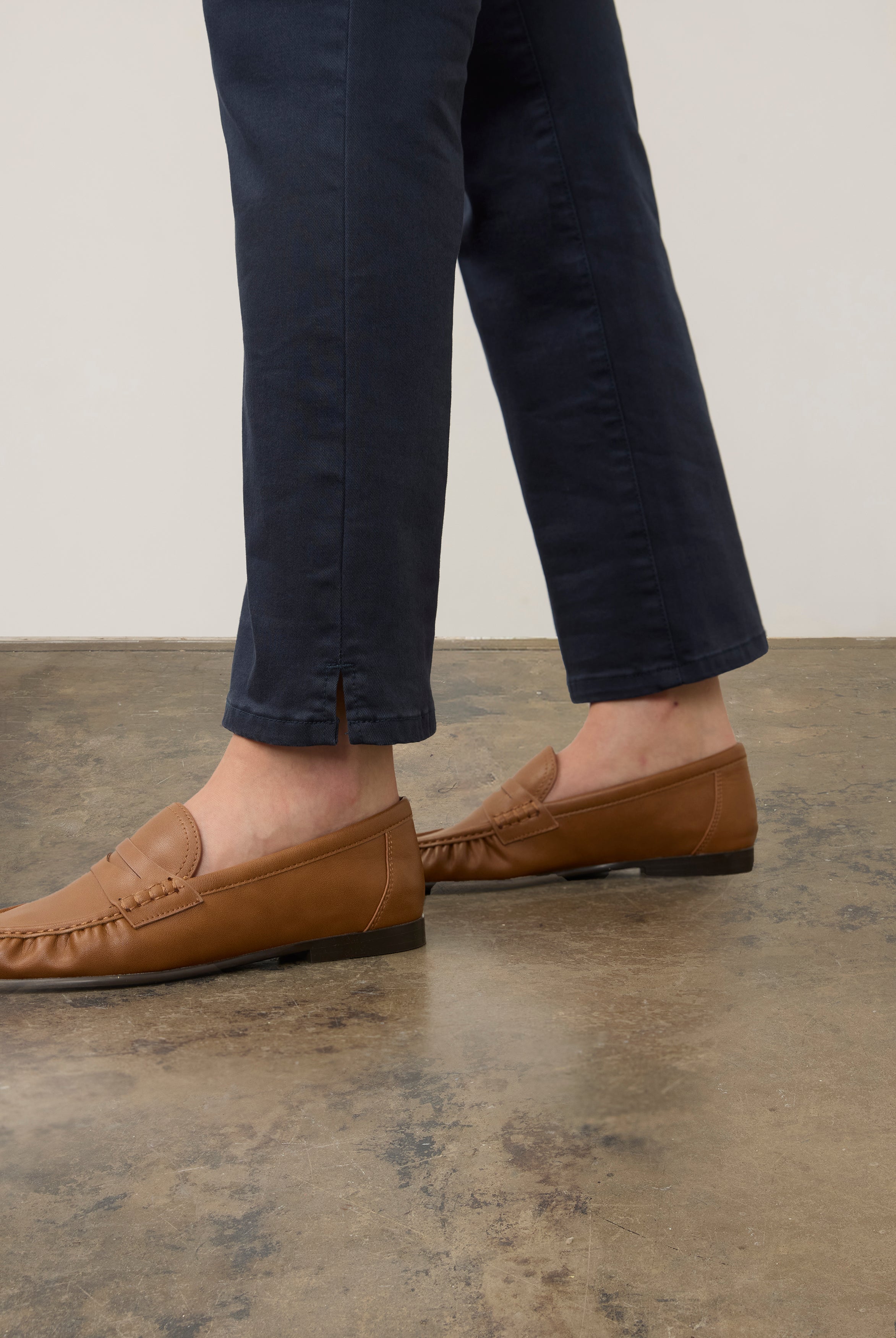 Detail shot of blueberry straight ankle denim leg slit by French Dressing Jeans (FDJ) par French Dressing Jeans (FDJ)