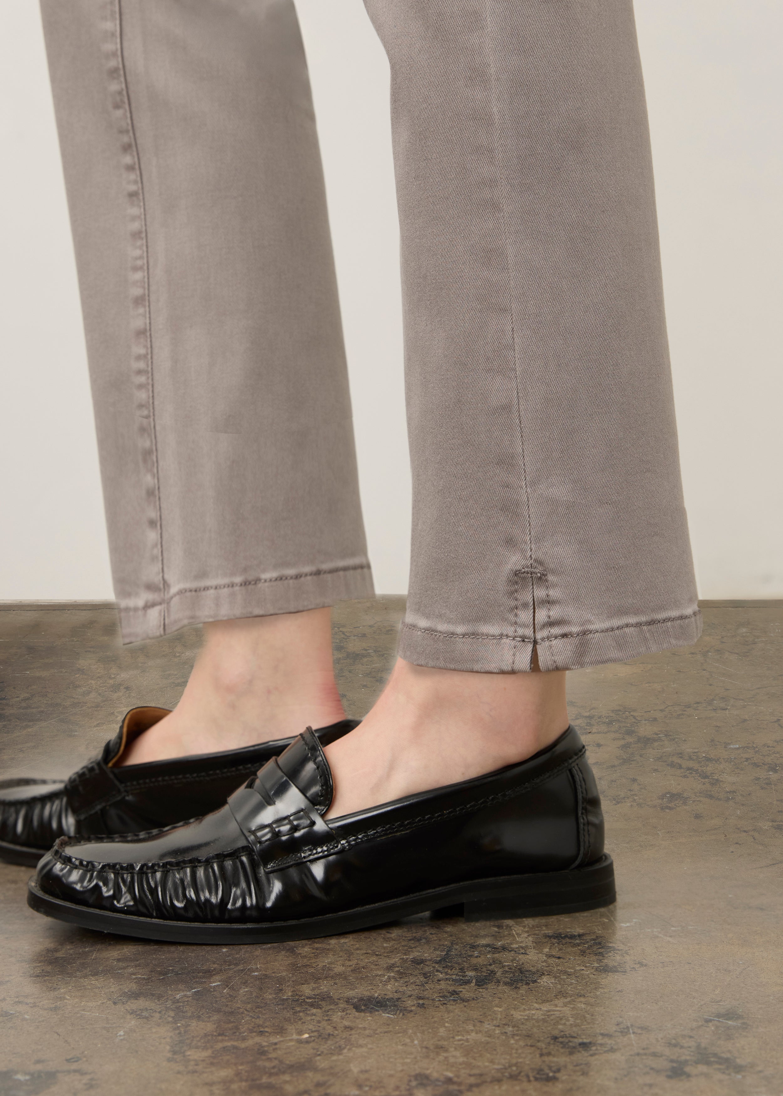 Detail shot of grey straight ankle denim leg slit by French Dressing Jeans (FDJ) par French Dressing Jeans (FDJ)