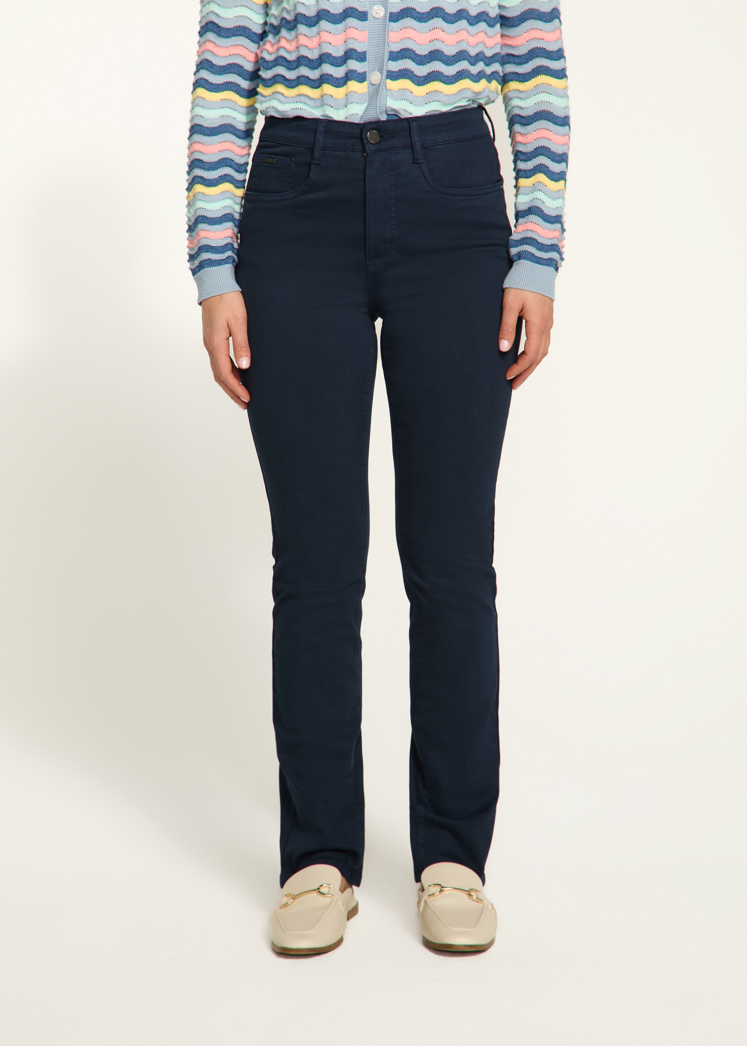 Suzanne straight leg