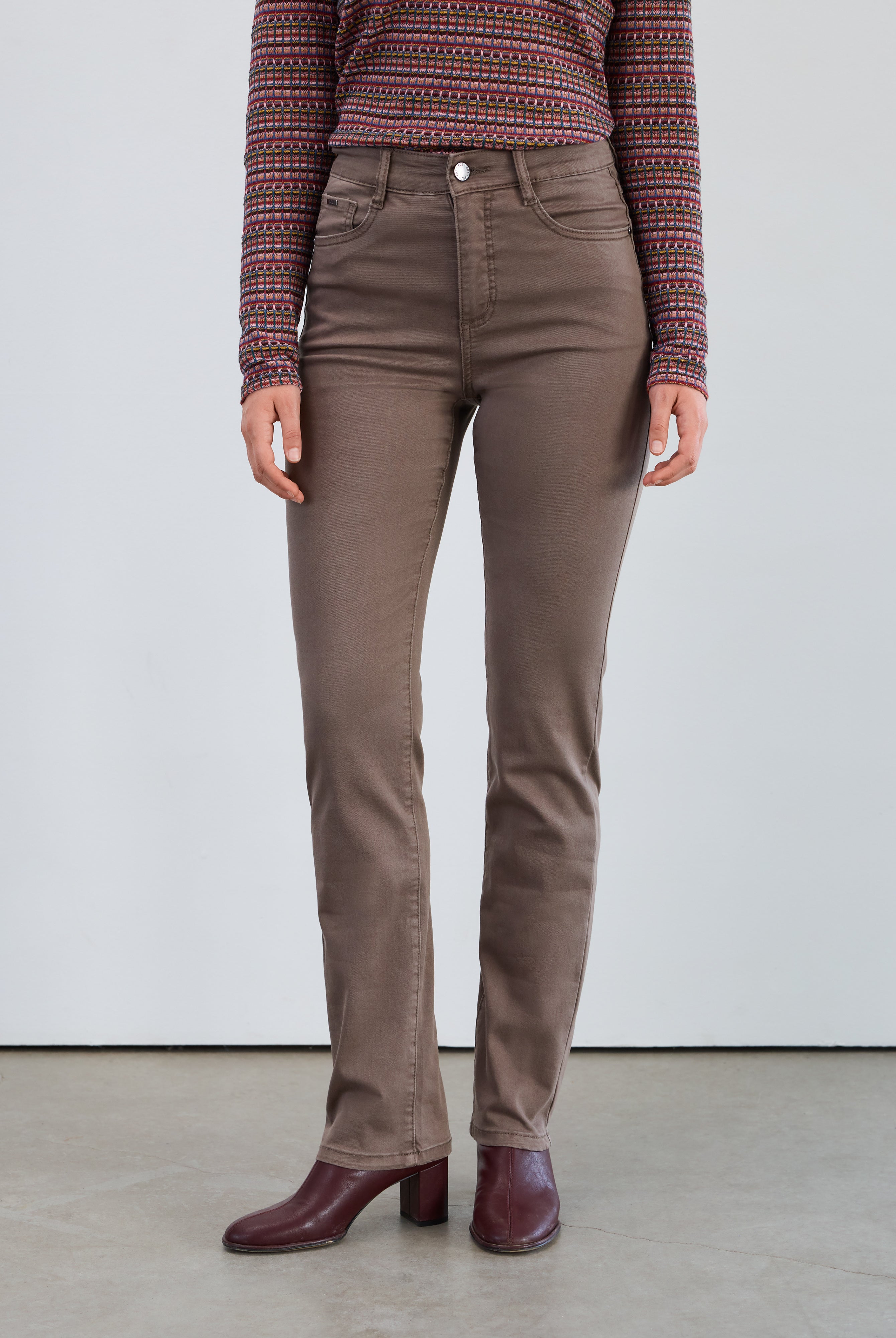 SUZANNE STRAIGHT LEG