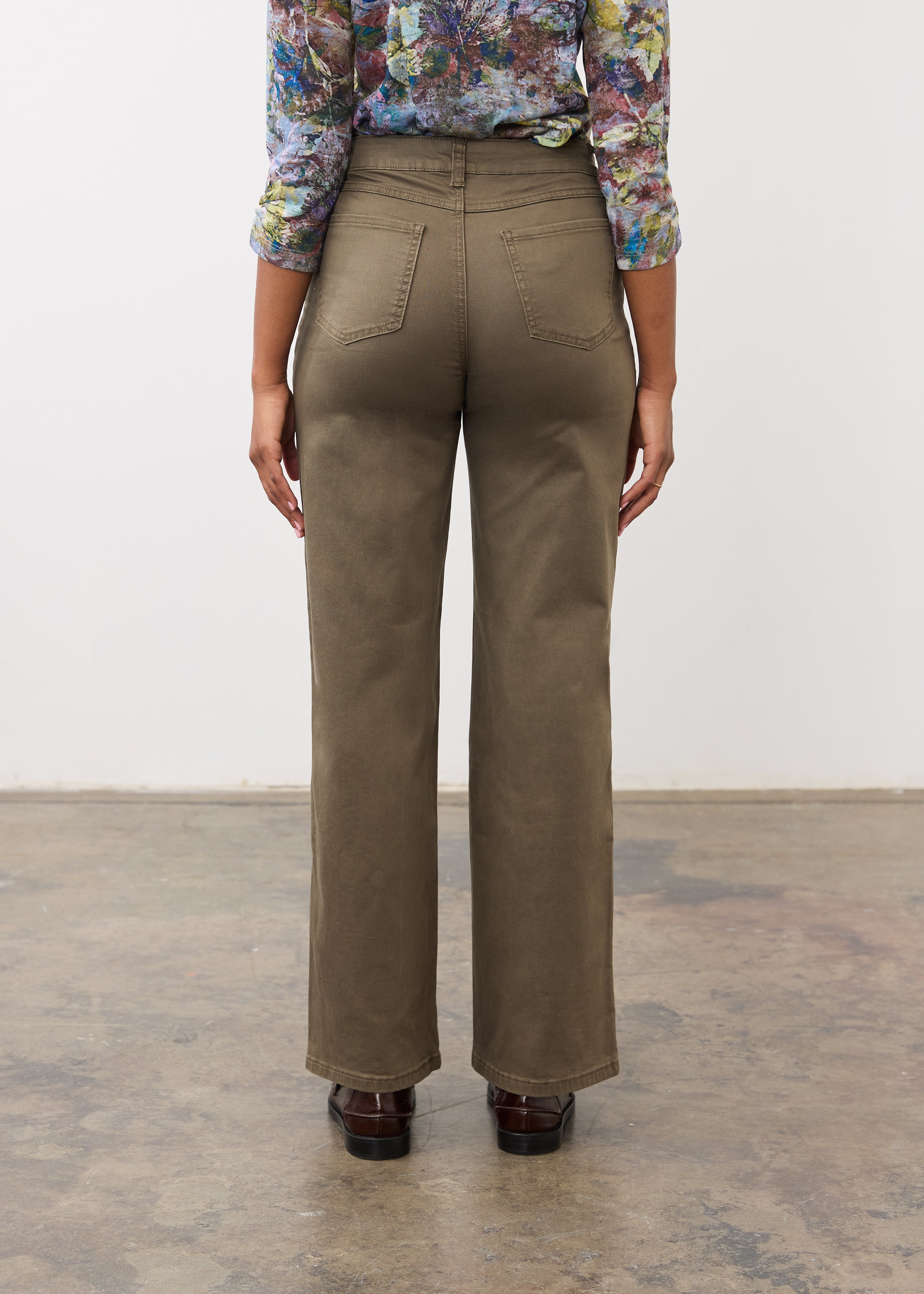 Back view of women's maple wide leg denim featuring back patch pockets and polished finish by French Dressing Jeans (FDJ)