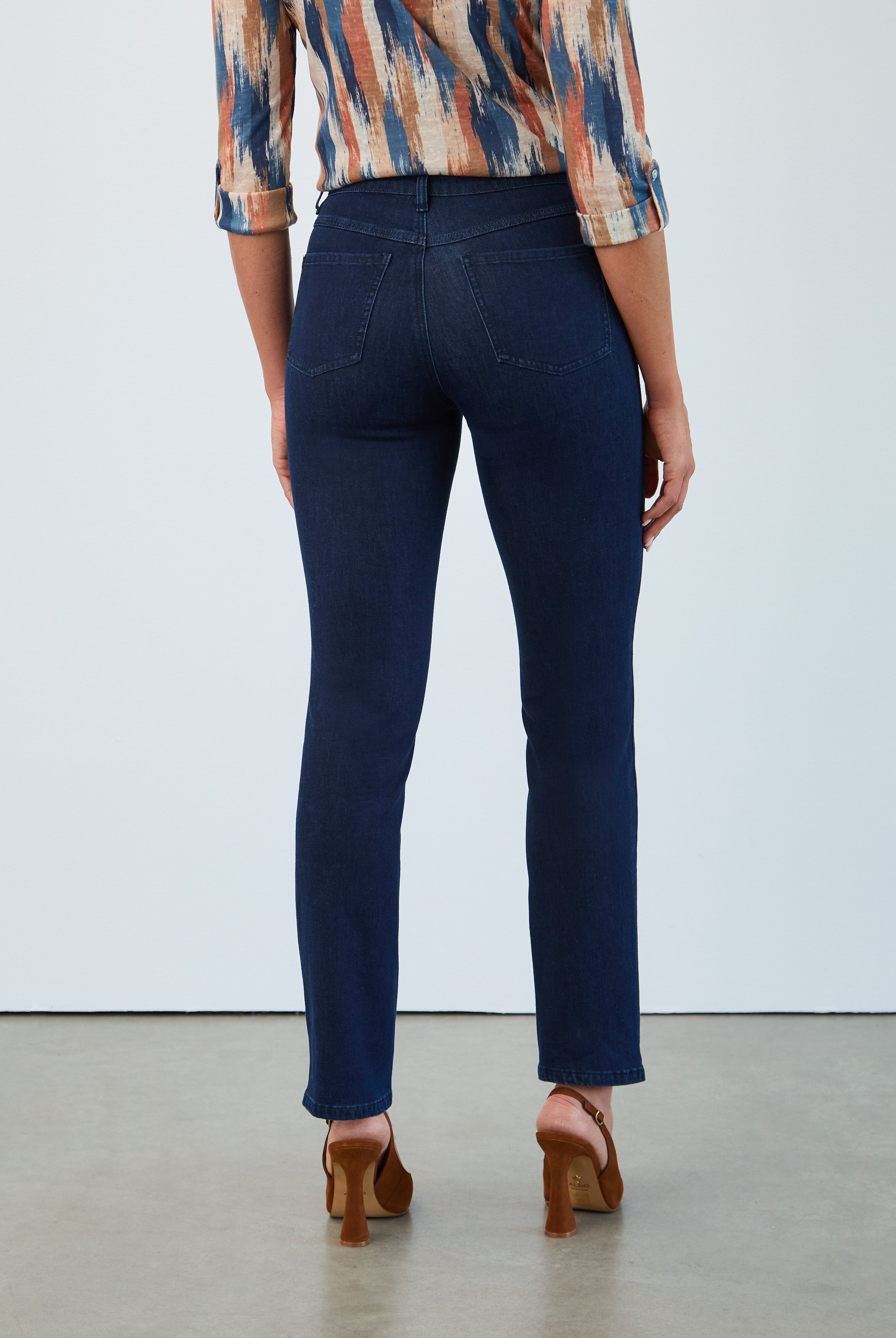 suzanne straight leg