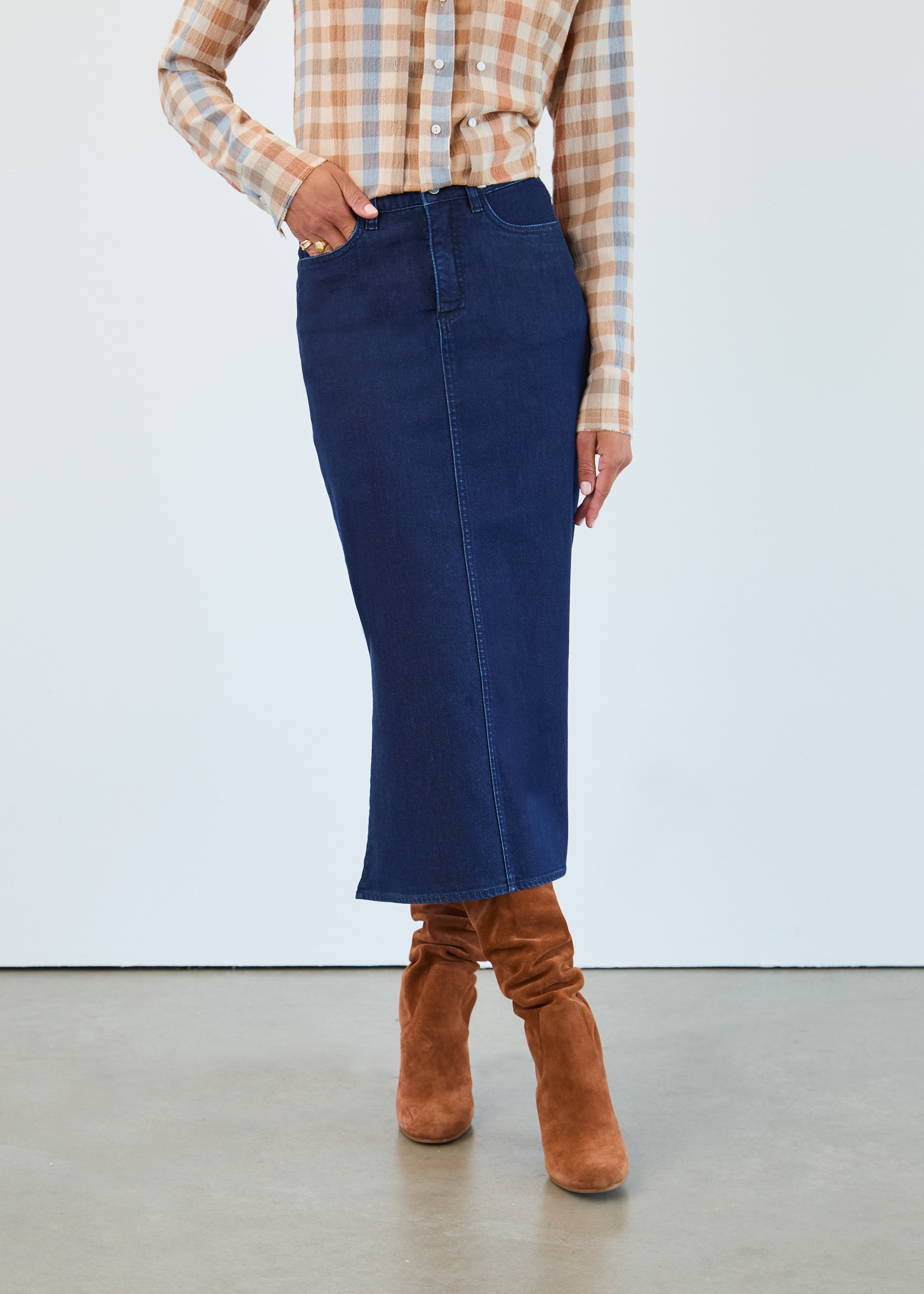 COLUMN SKIRT WITH SLITS