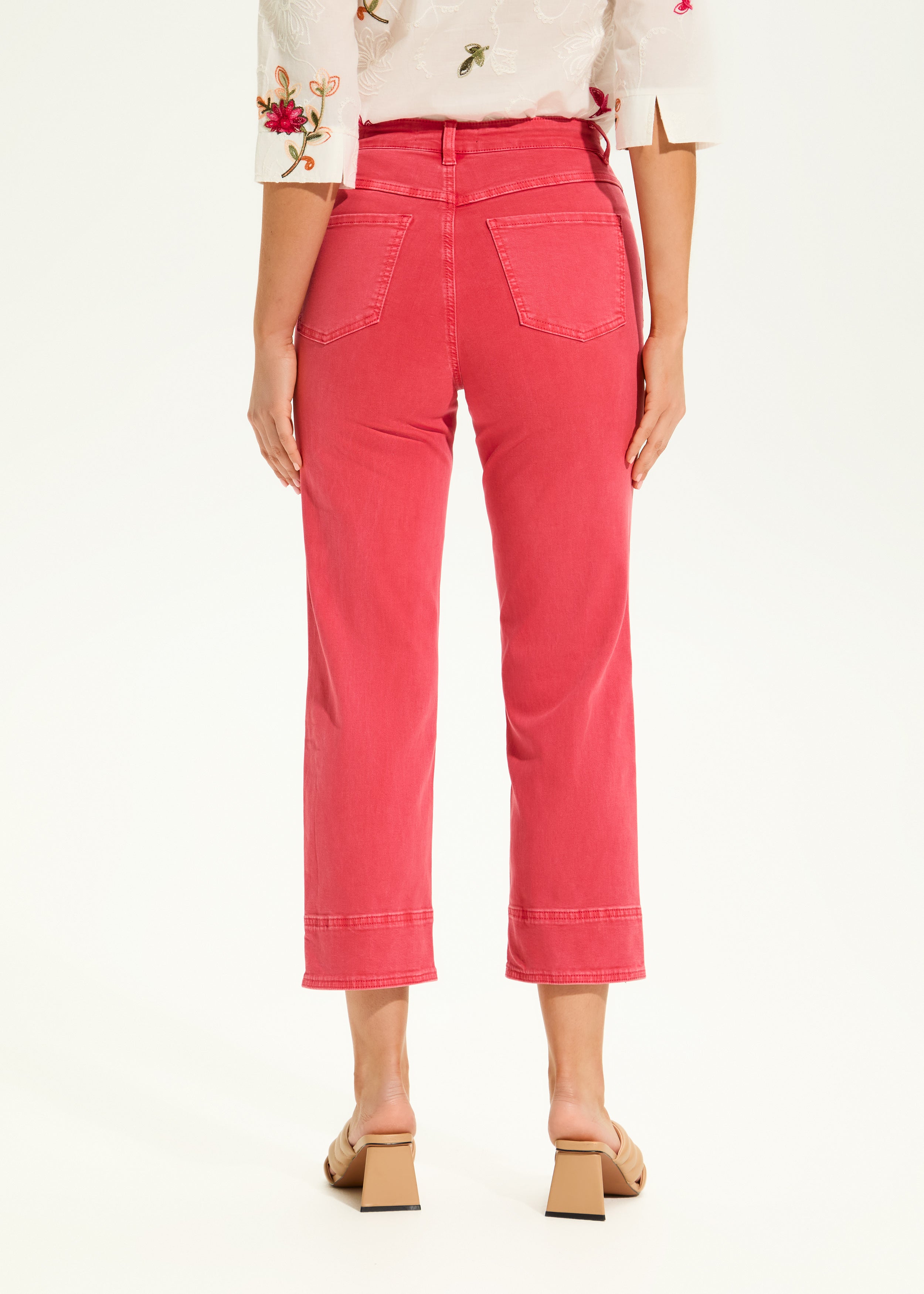 Suzanne Straight Crop