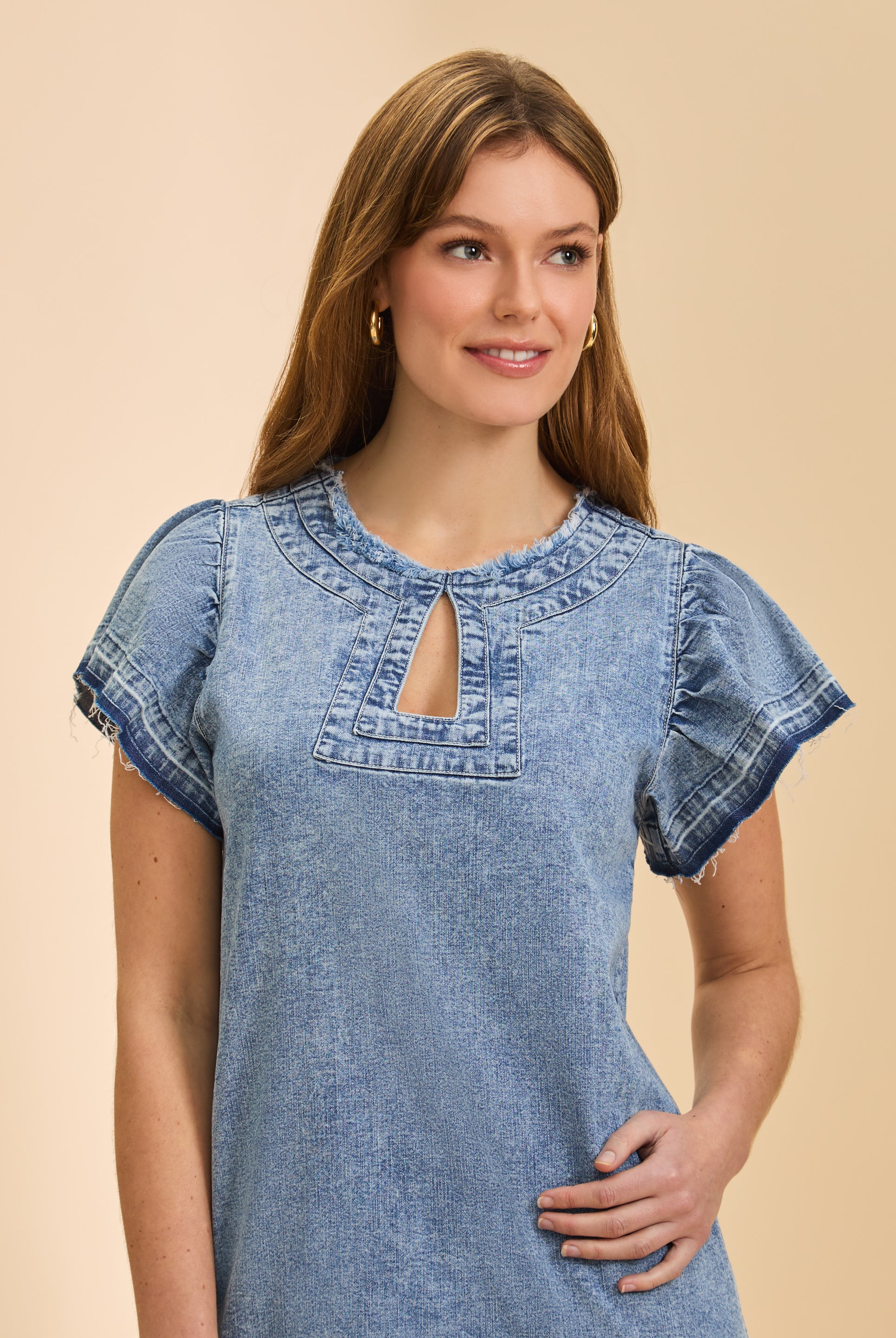 Close-up of chambray shift dress highlighting keyhole neckline and sleeve details in snow wash by French Dressing Jeans (FDJ)