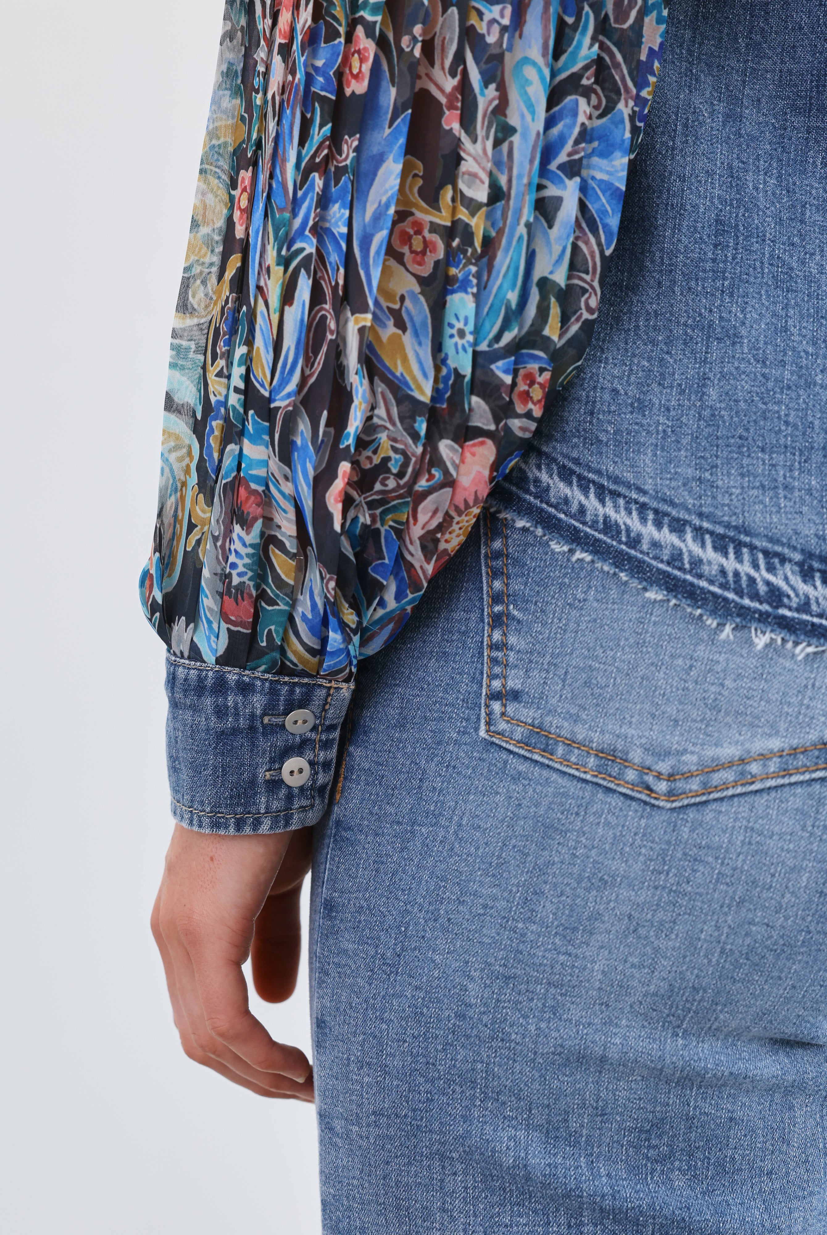 Pleated sleeve chambray shirt