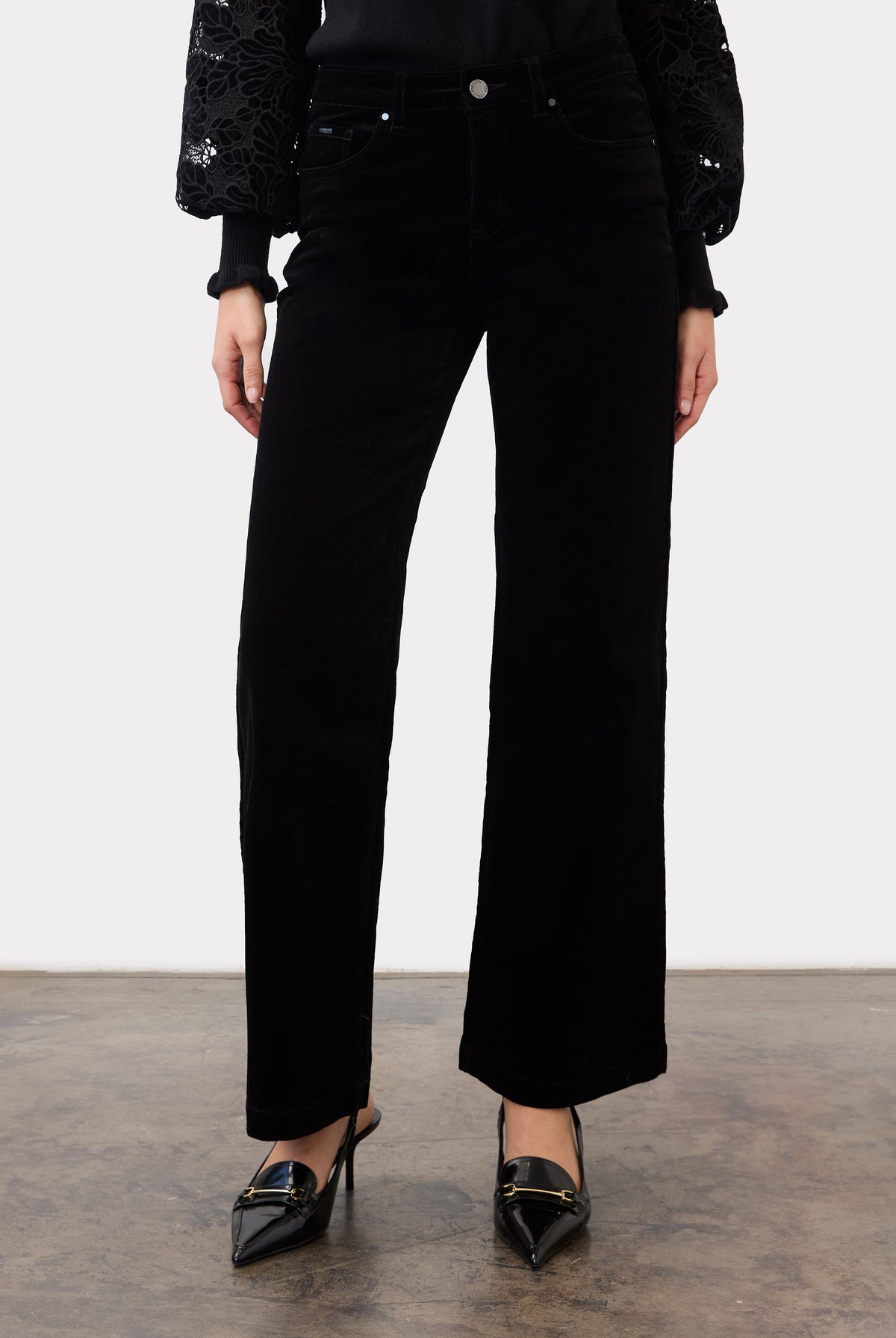 Front view of black Olivia wide leg pants showing mid-rise and front pockets by French Dressing Jeans (FDJ)
