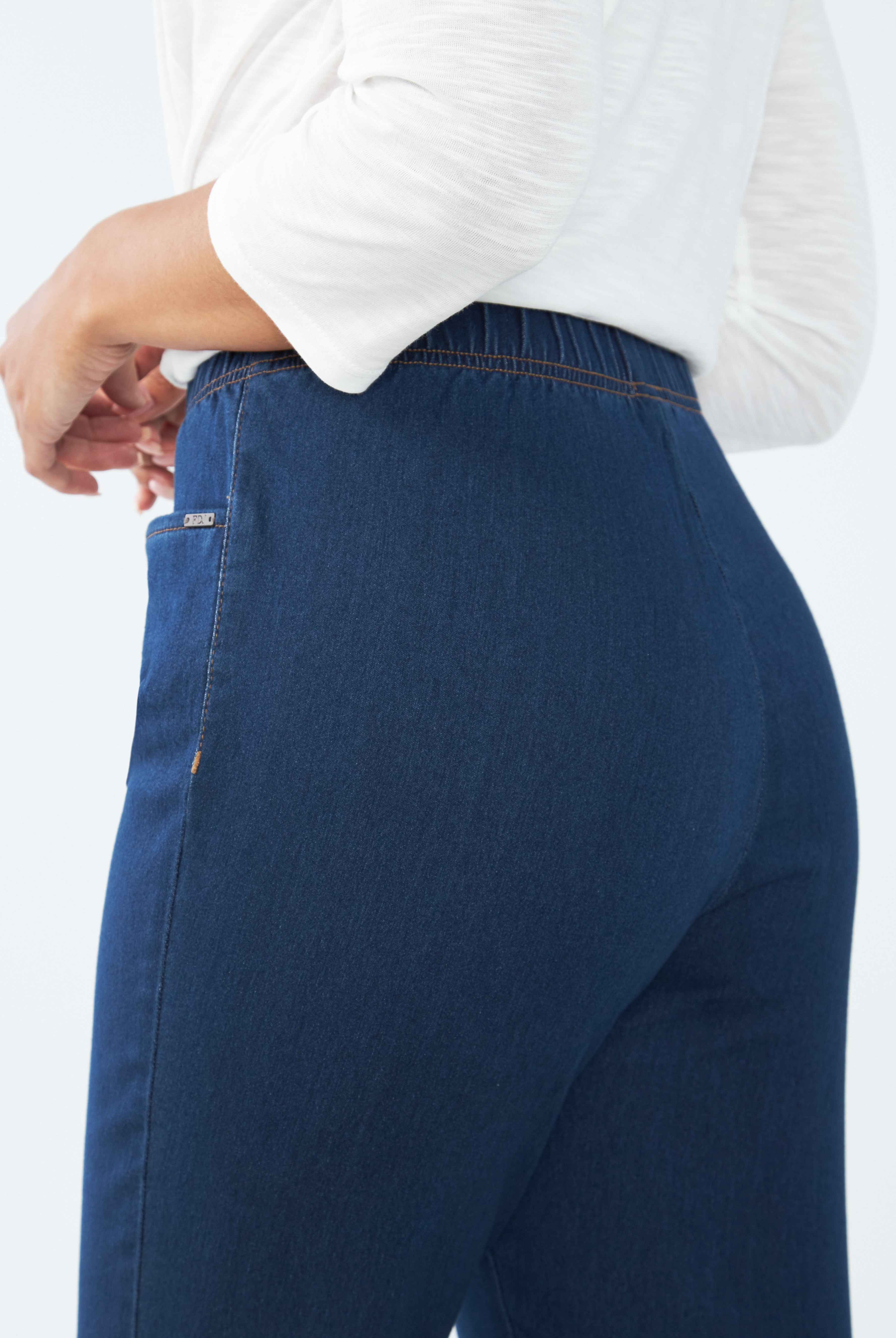 PETITE PULL-ON SUZANNE BOOTCUT